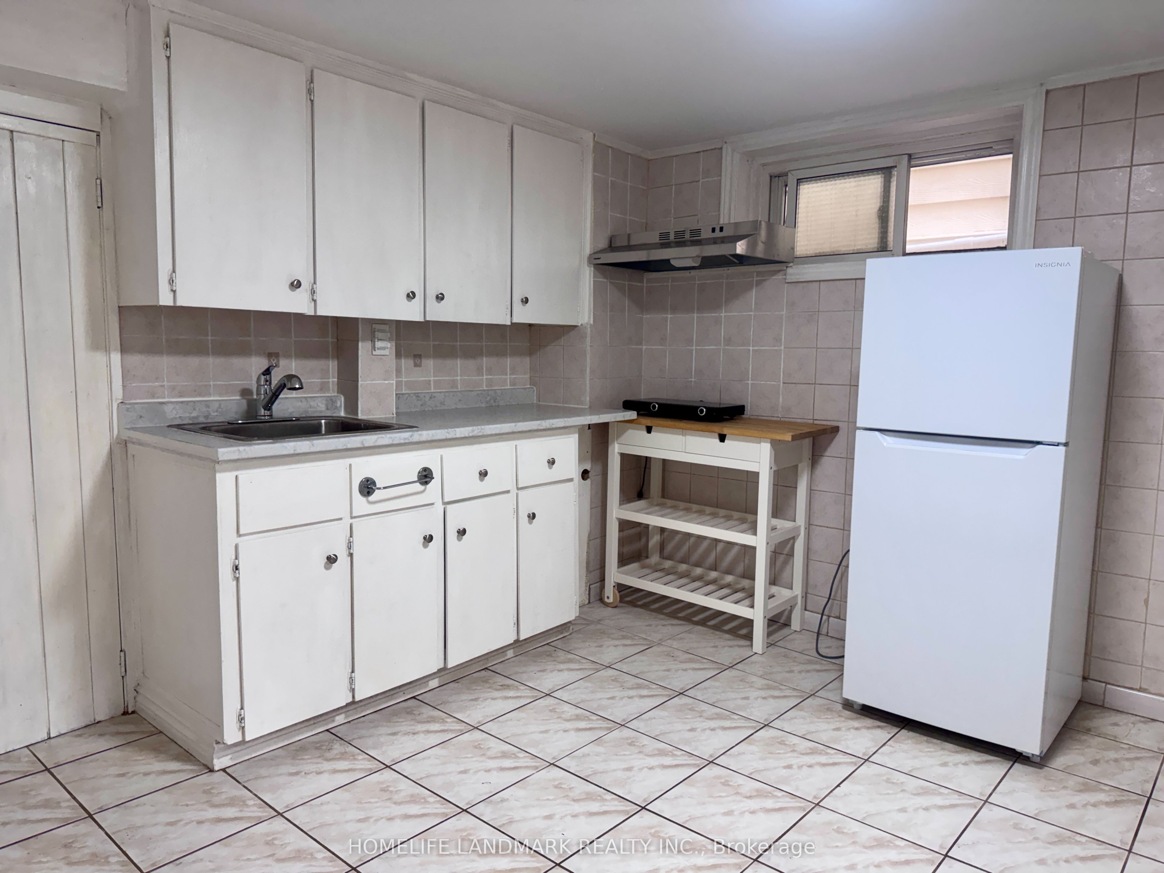 Unit Lower - 415 Delaware Avenue, Toronto 3