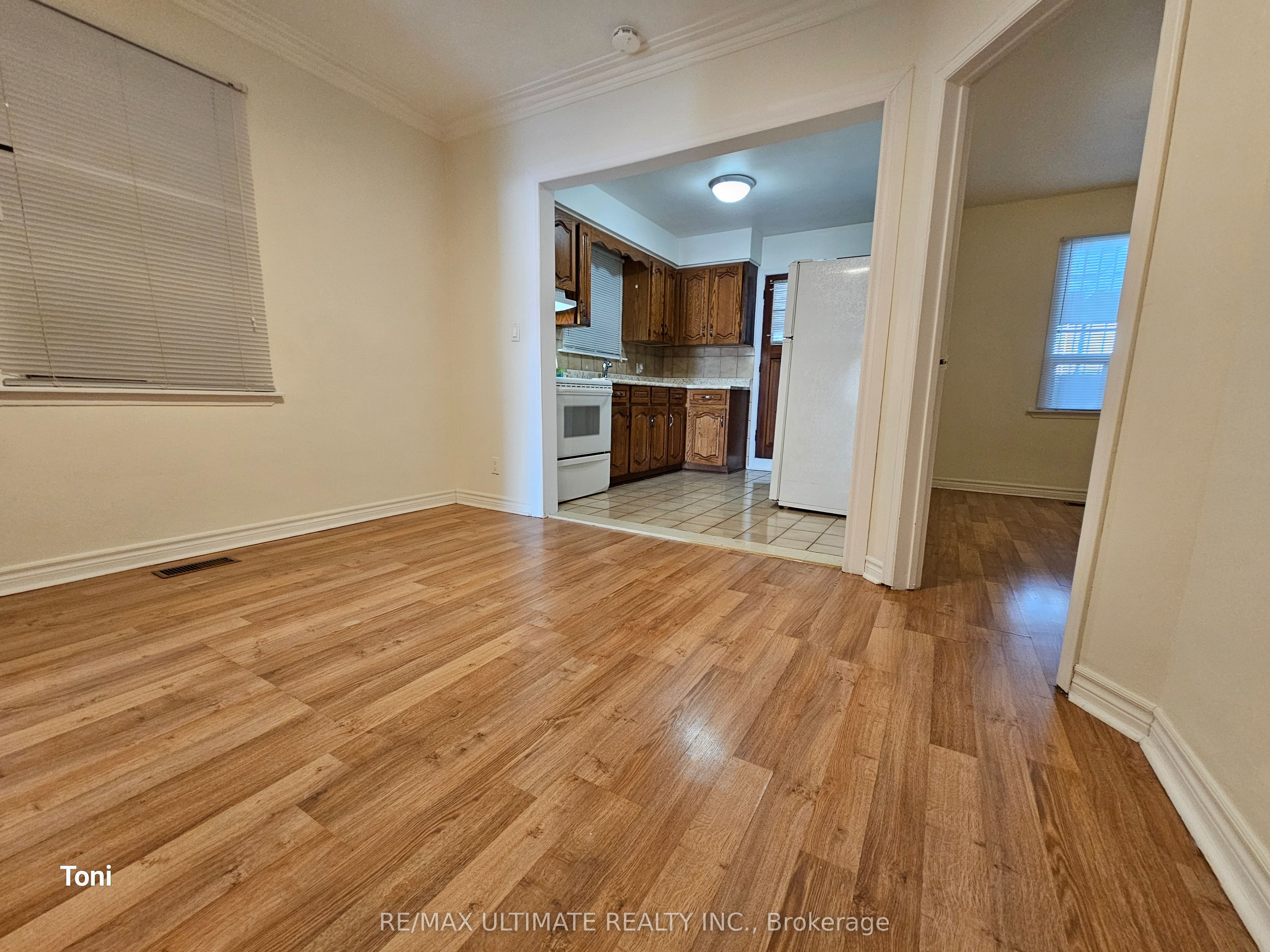 Unit 2nd floor - 568 Rogers Road, Toronto 2