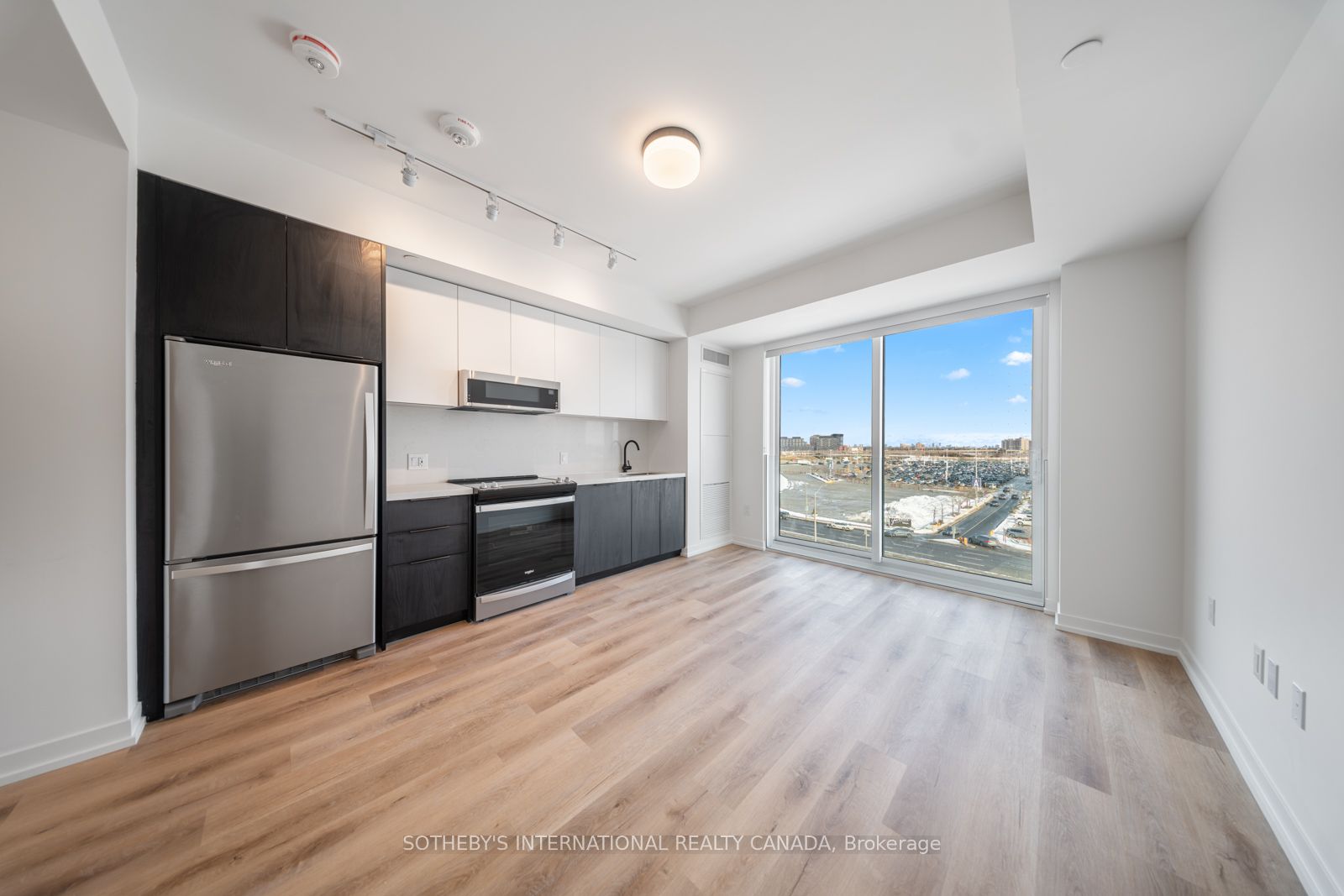 Unit 703 - 5 York Garden Way, North York 5
