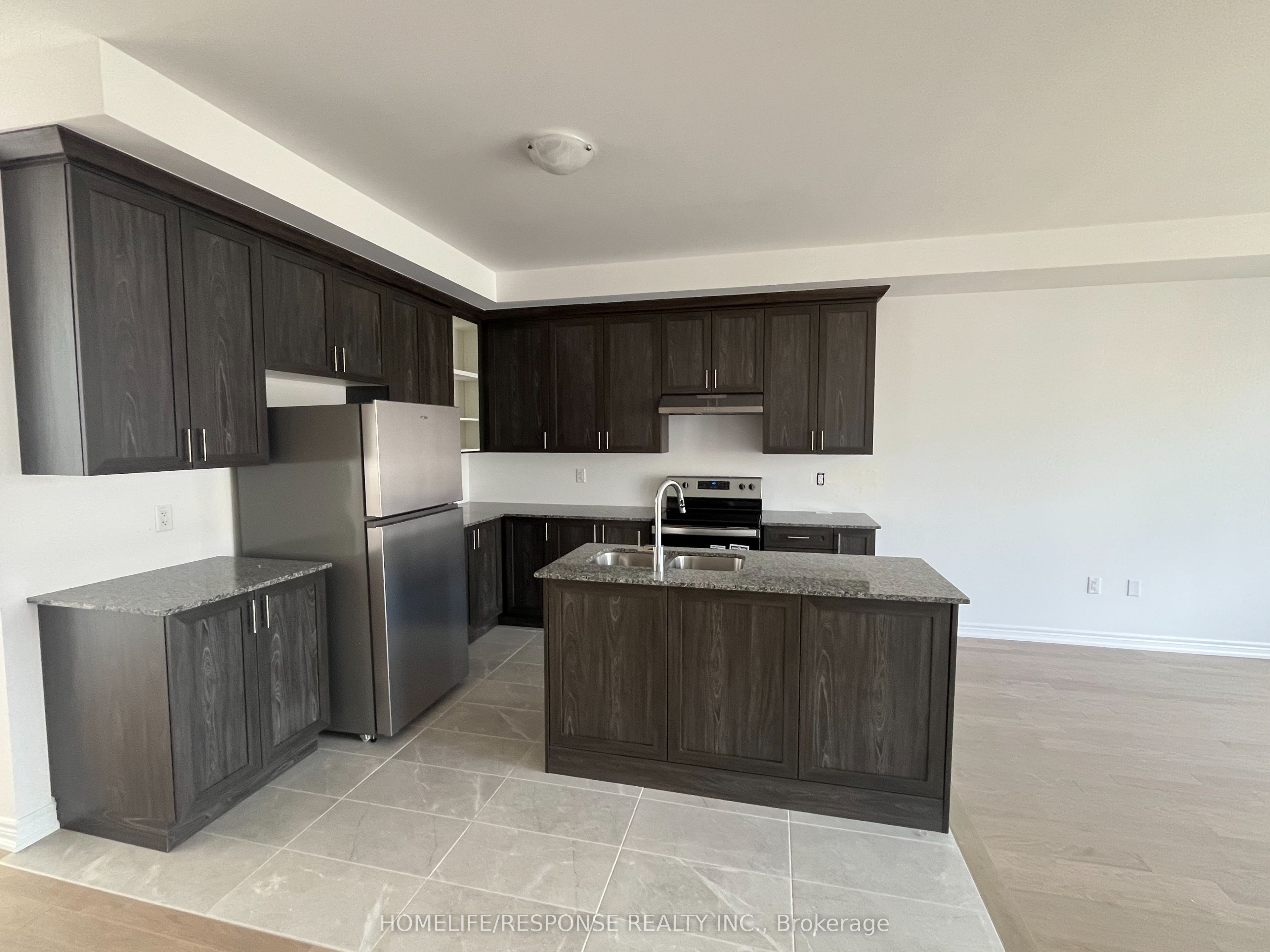 3573 POST Road, Oakville 3