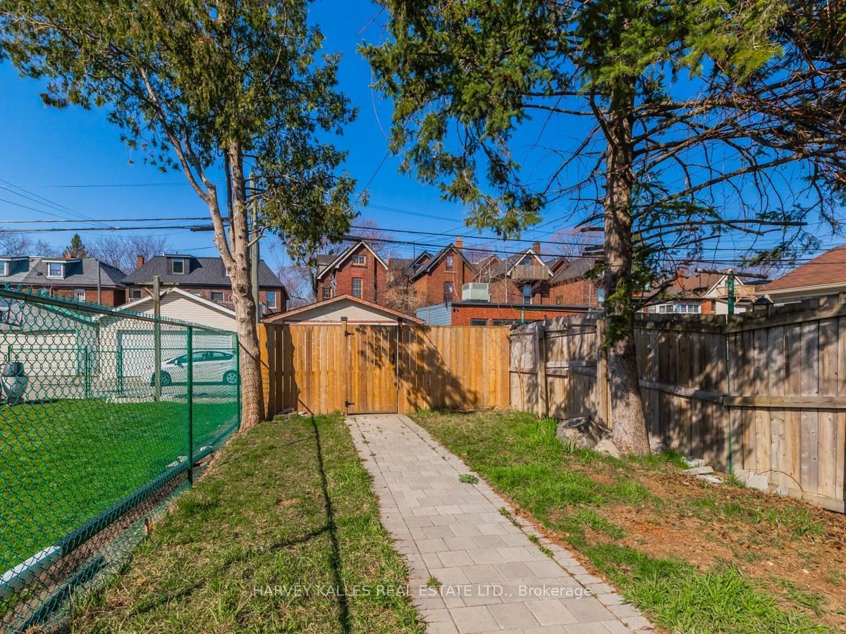 Unit 4 - 160 Lansdowne Avenue, Toronto 3