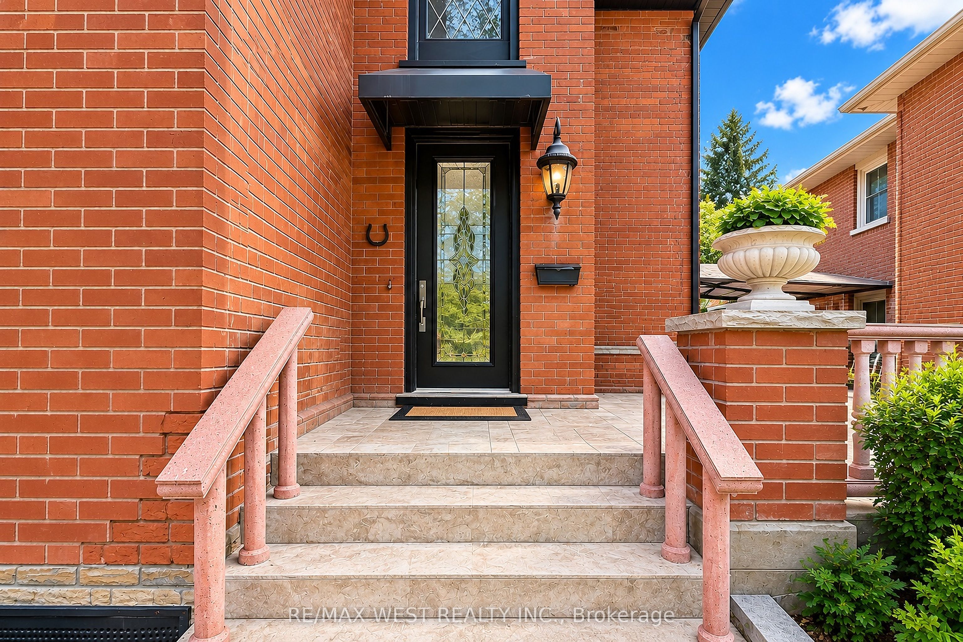 Unit 4 - 117 Rosemount Avenue, Toronto 2
