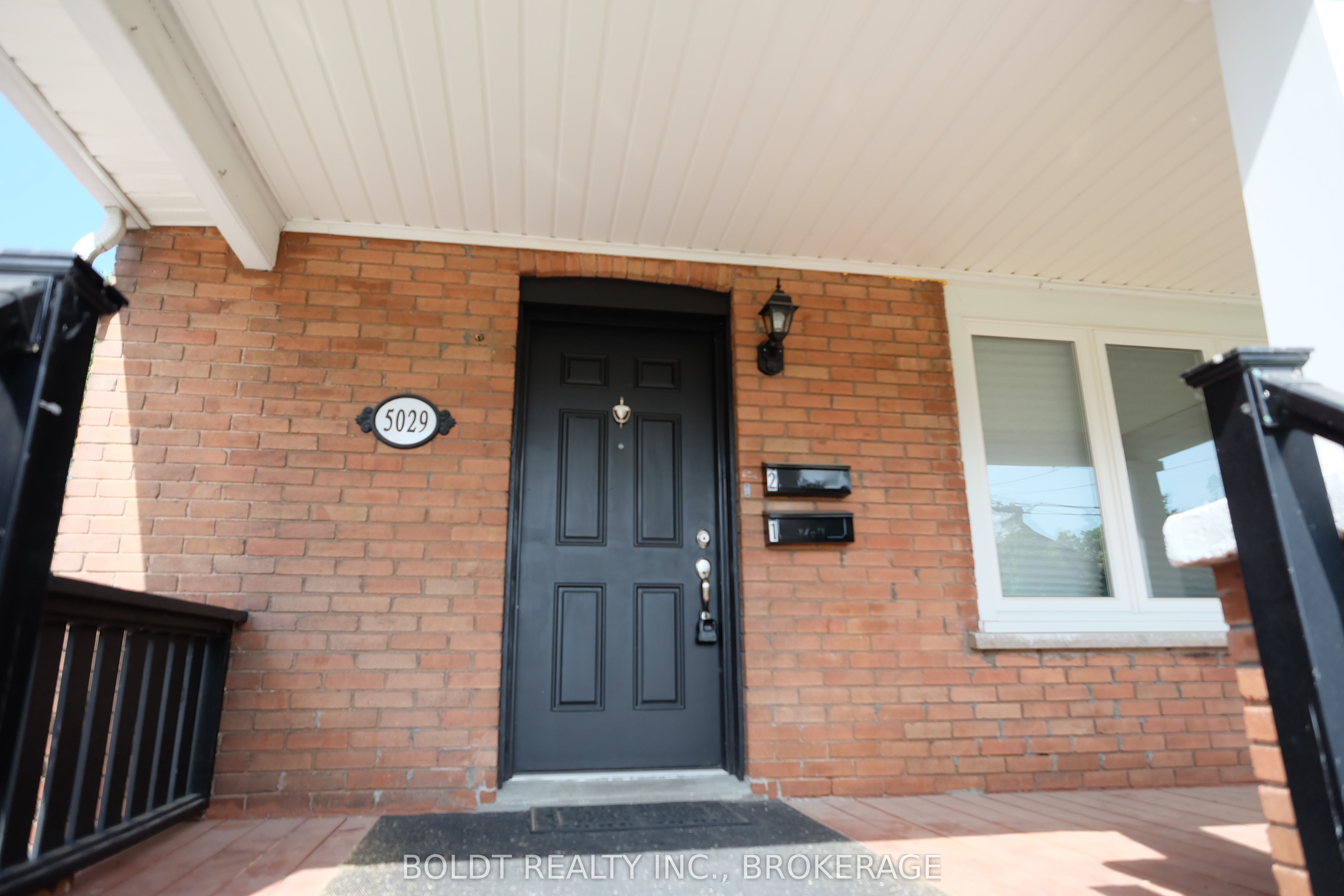 Unit 2 - 5029 Fourth Avenue, Niagara Falls 2
