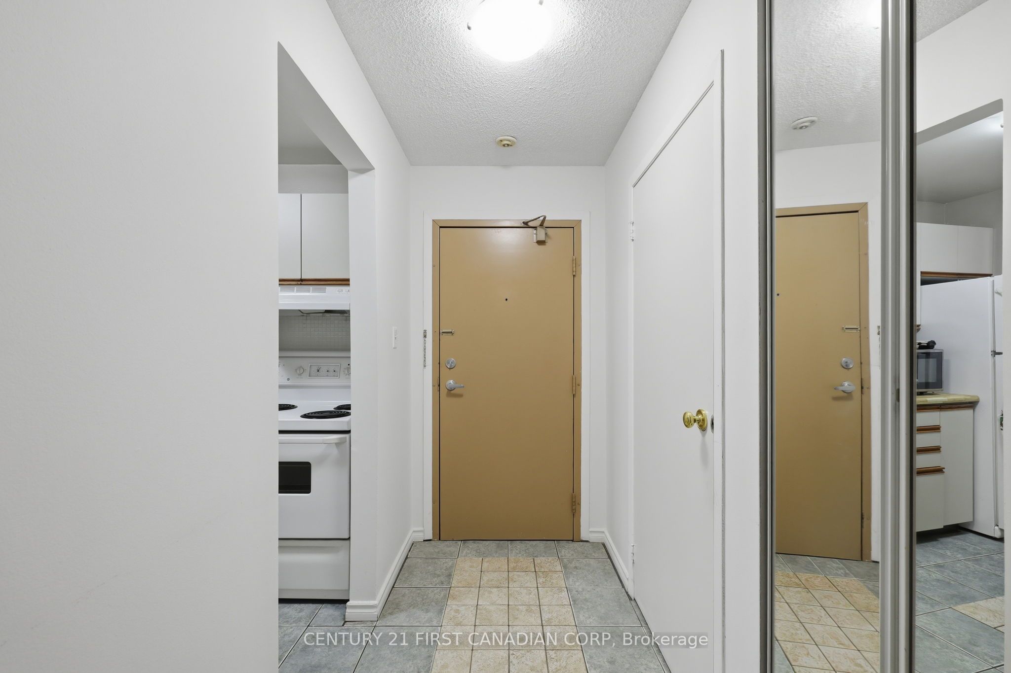 Unit 201 - 2228 Trafalgar Street, London 3