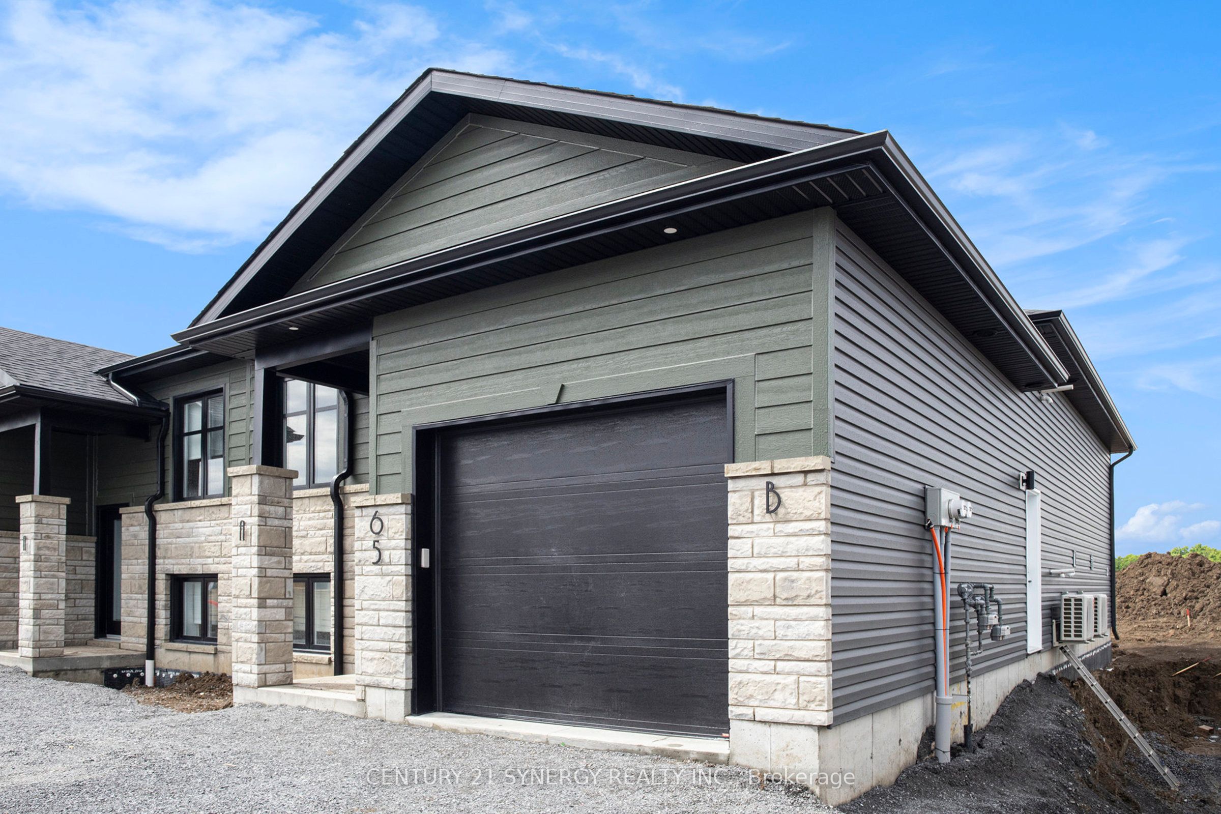Unit A - 65 Helen Street, North Stormont 2