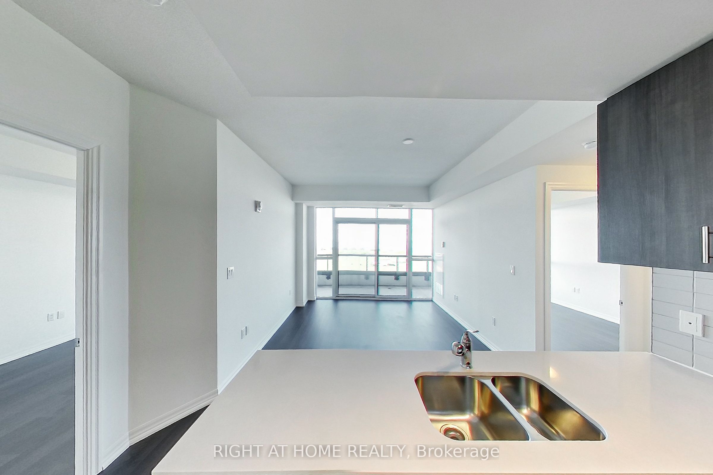 Unit 807 - 560 North Service Road, Grimsby 4