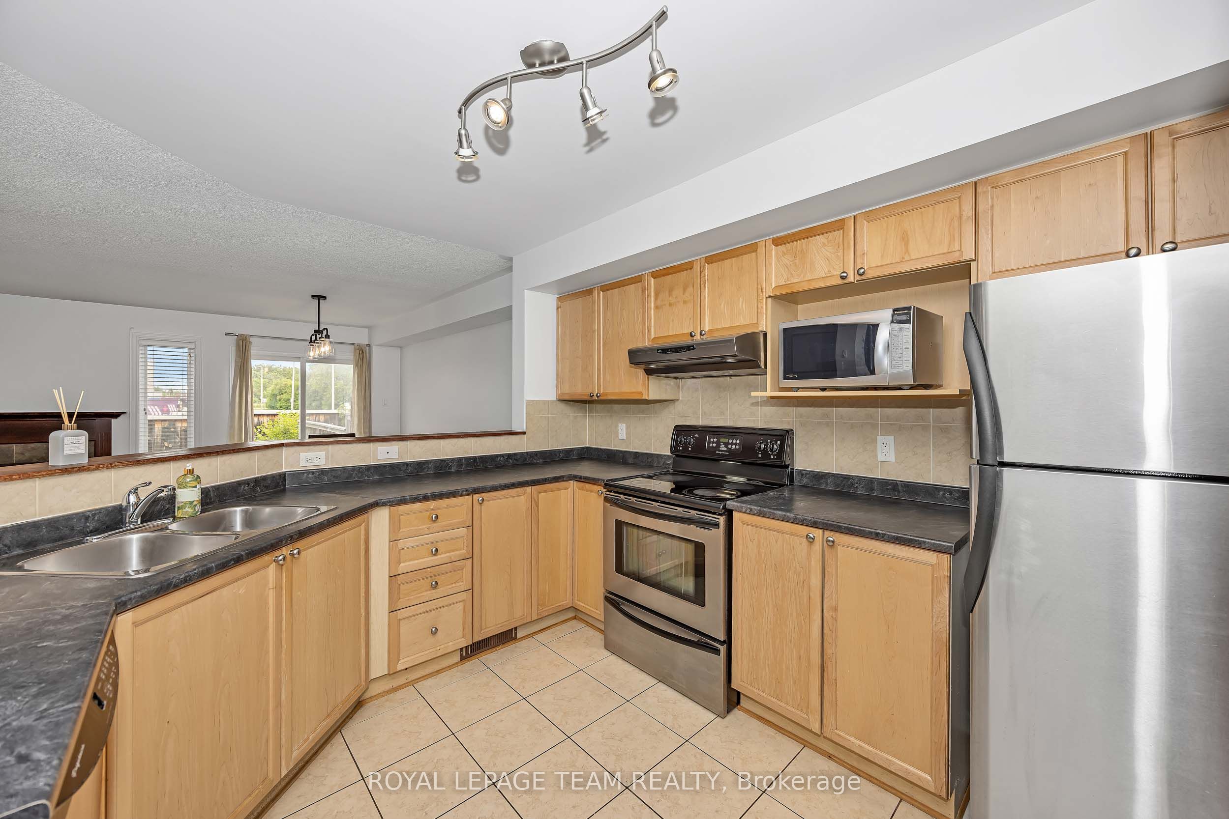323 Freedom Private, Ottawa 4