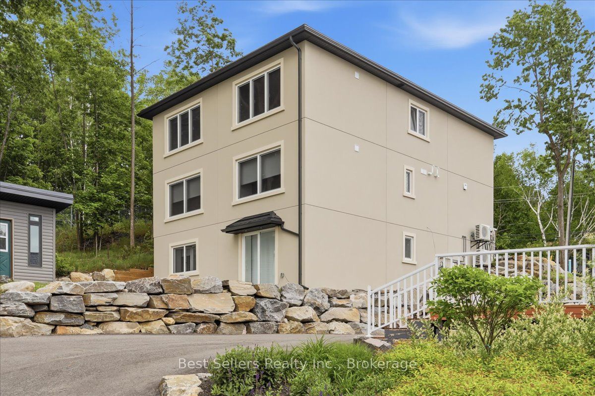 Unit 1 - 54 Florence Street W, Huntsville 3