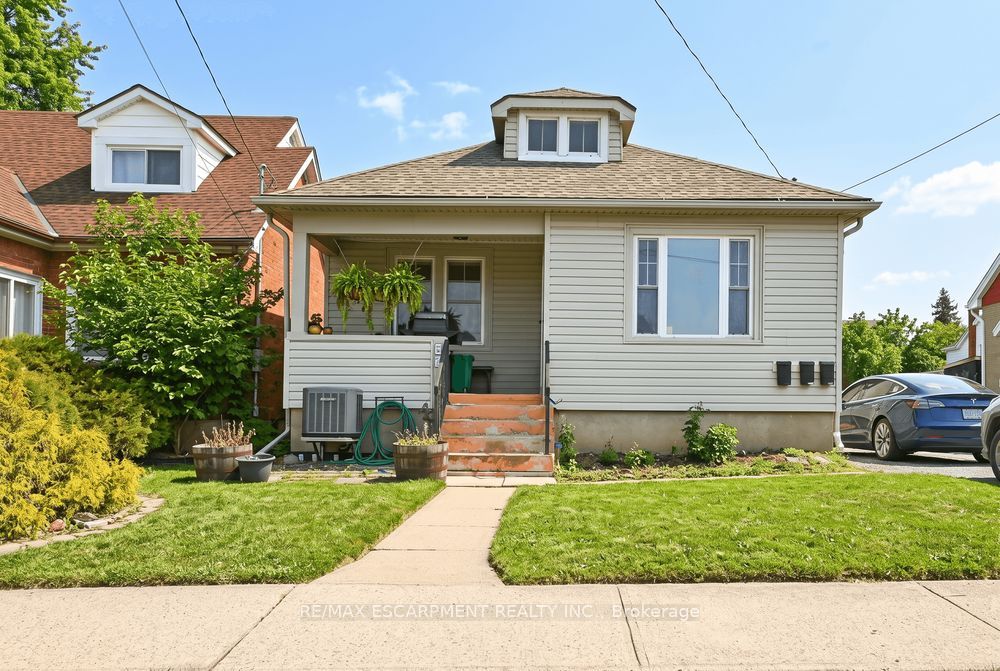 Unit Front - 66 Queen Street S, Thorold 1