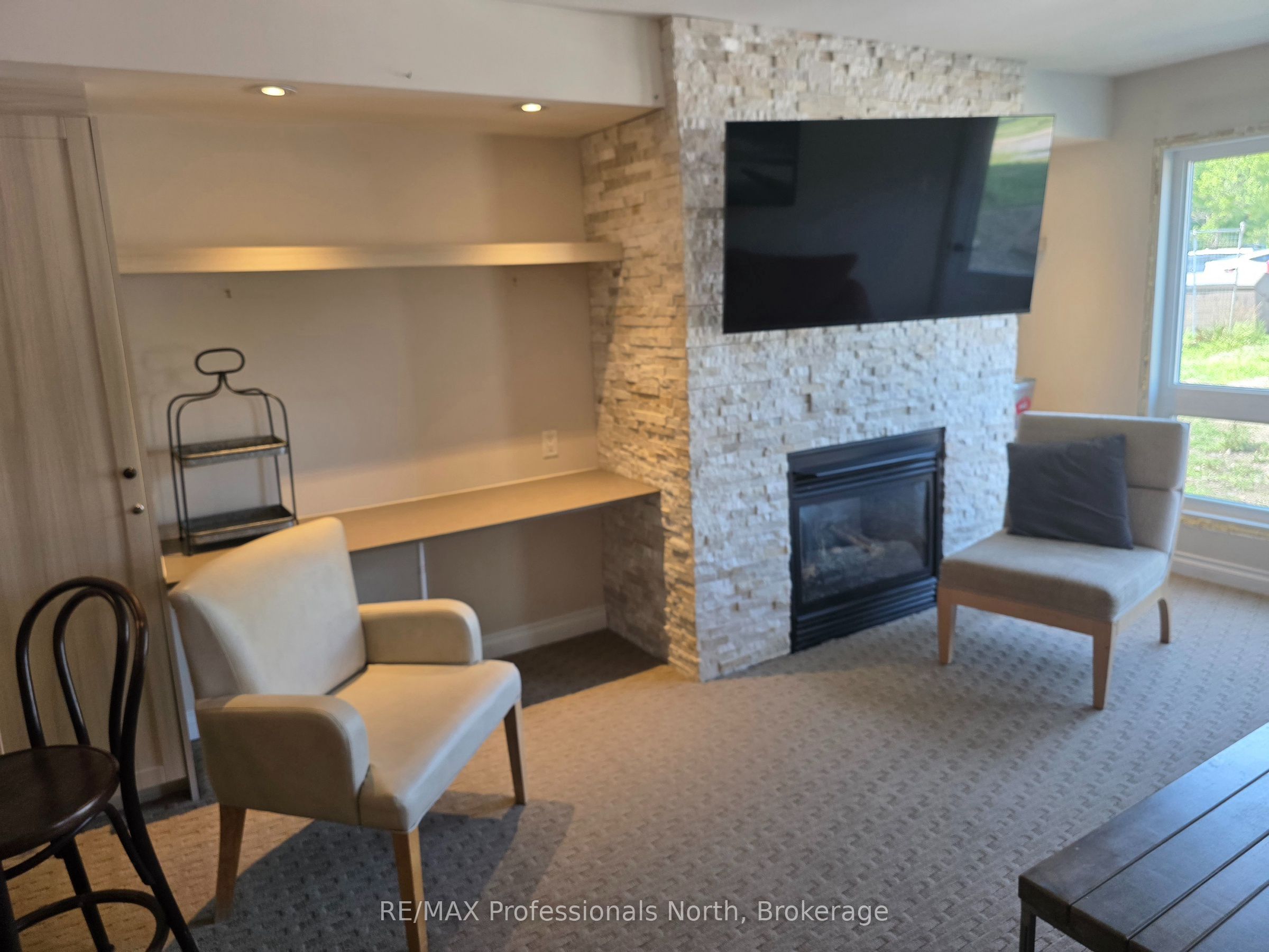 Unit 53-108 - 1235 Deerhurst Drive, Huntsville 2