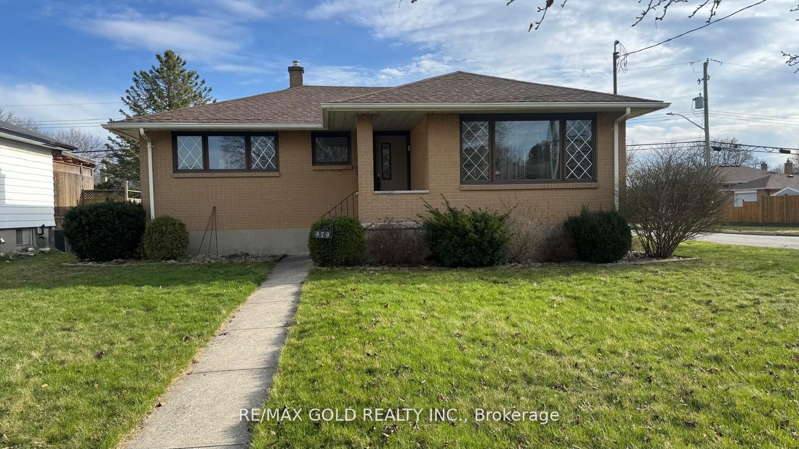 979 Wellington Street, Sarnia 1