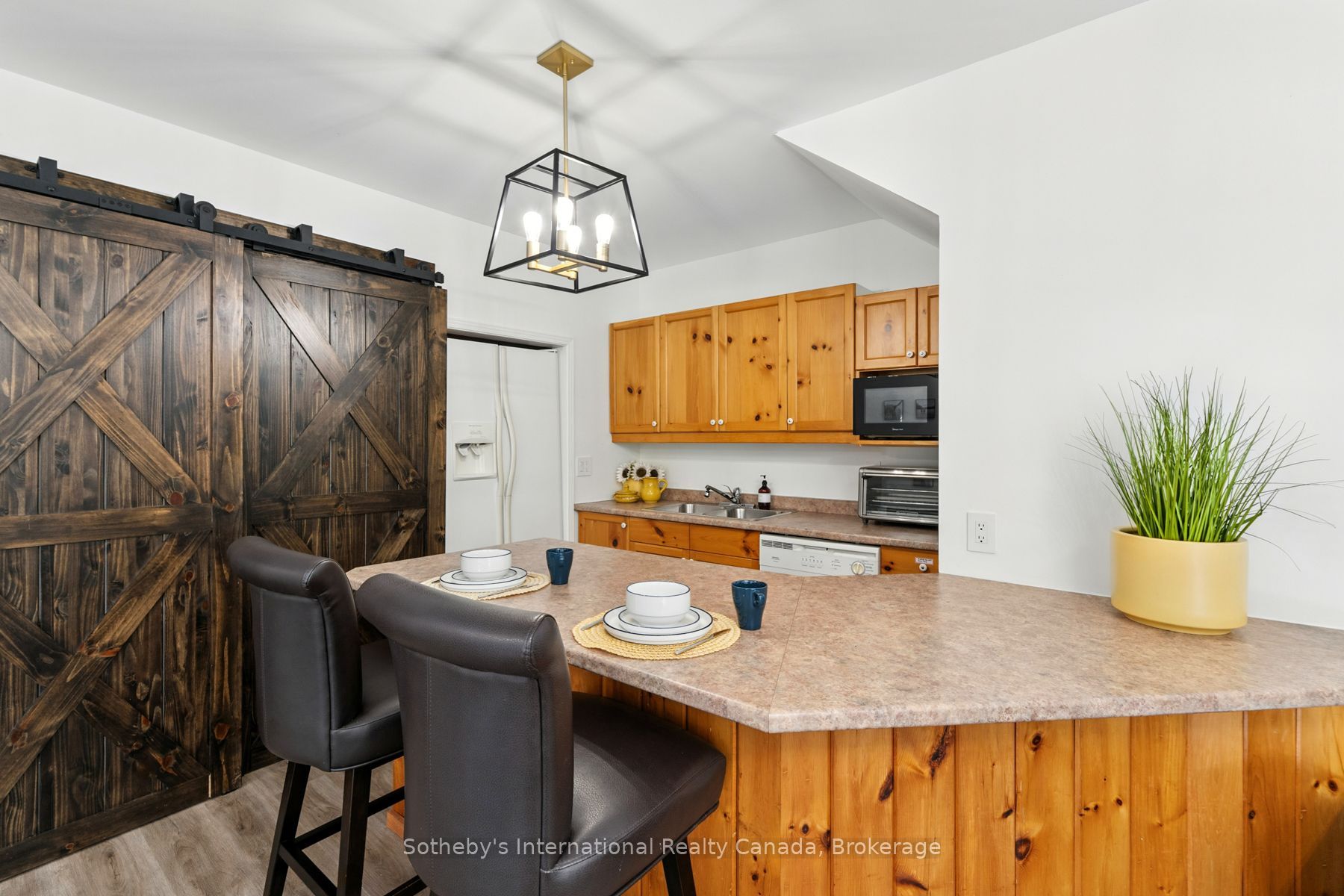 1060 North Kahshe Lake Road, Gravenhurst 2