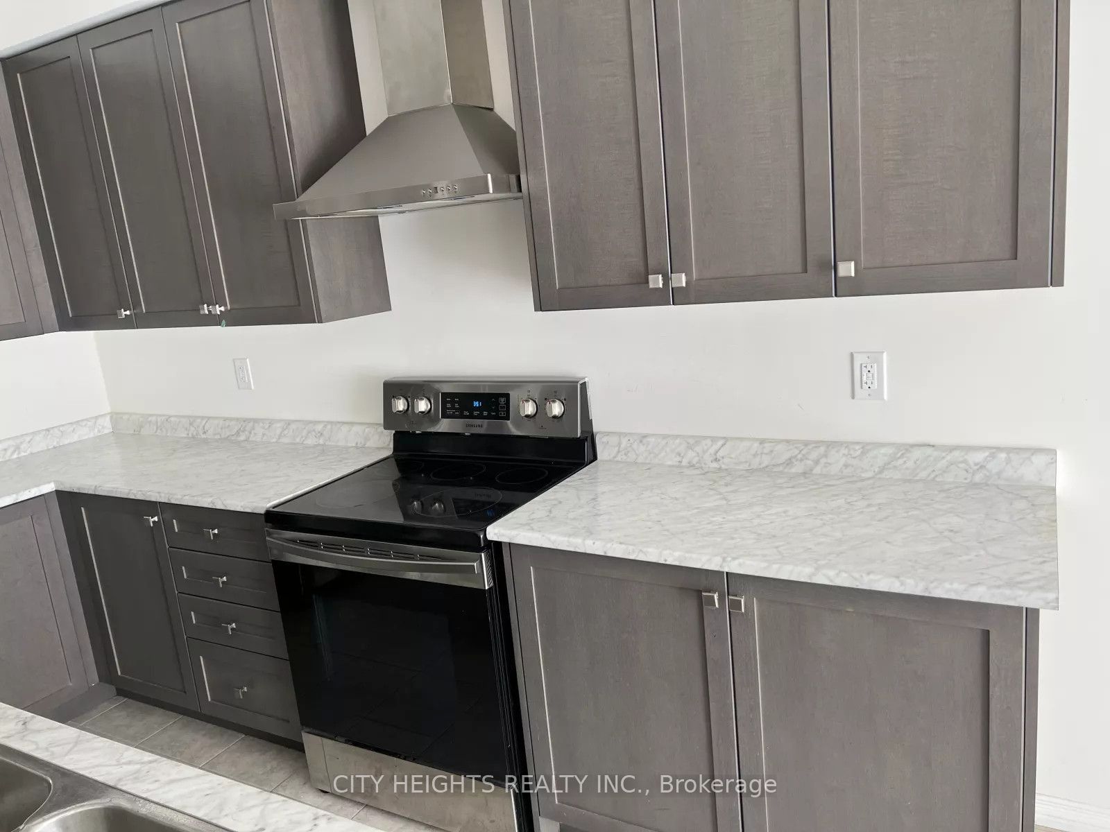 32 Anderson Road, Brantford 2