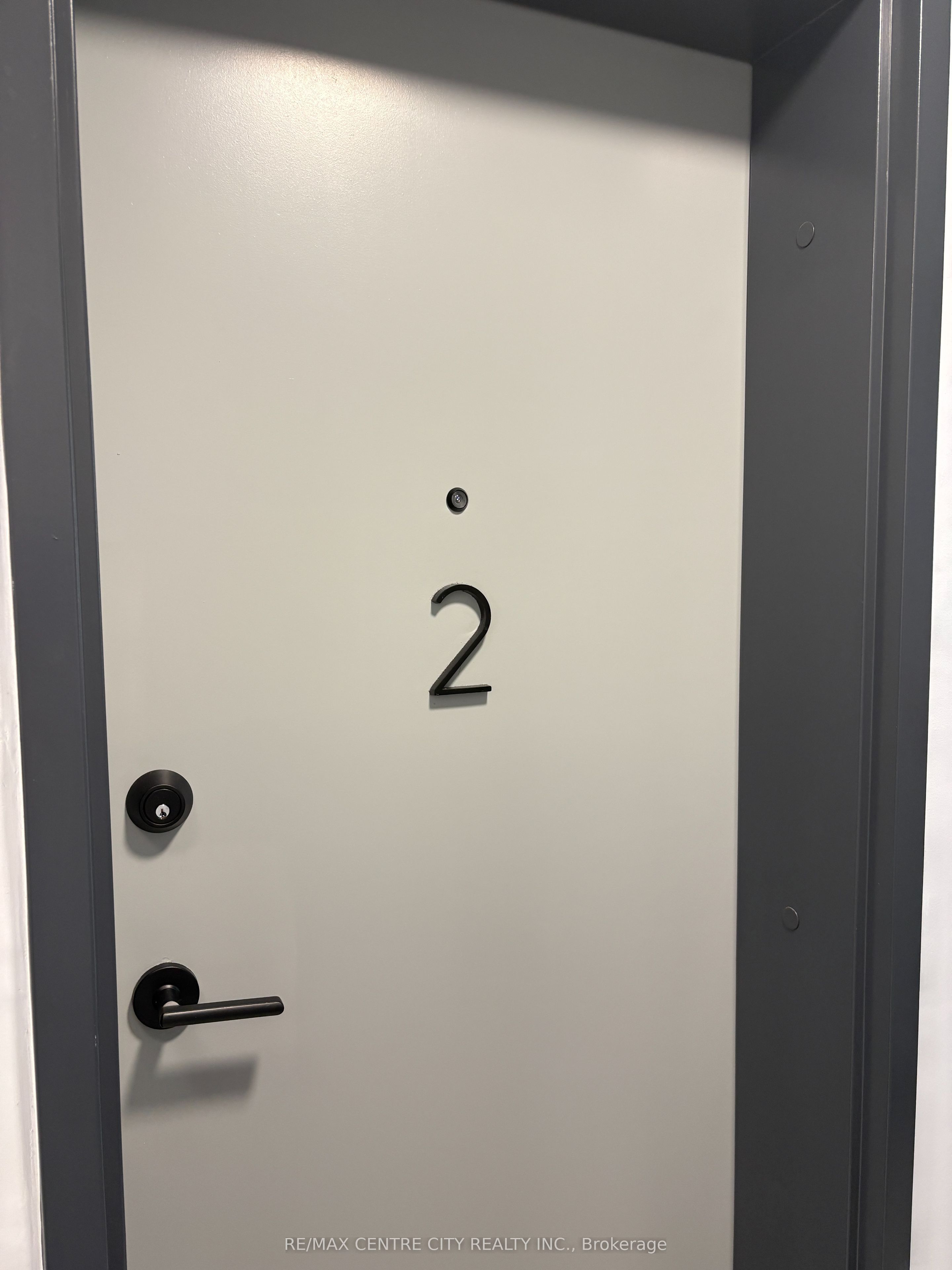 Unit 2 - 400 Scenic Drive, London 3