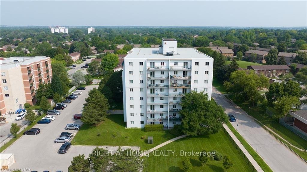 Unit 801 - 986 Huron Street, London 2