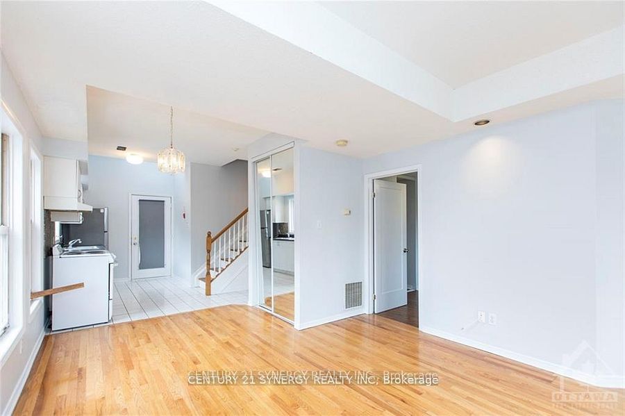 Unit 11 - 450 Maclaren Street, Ottawa 4