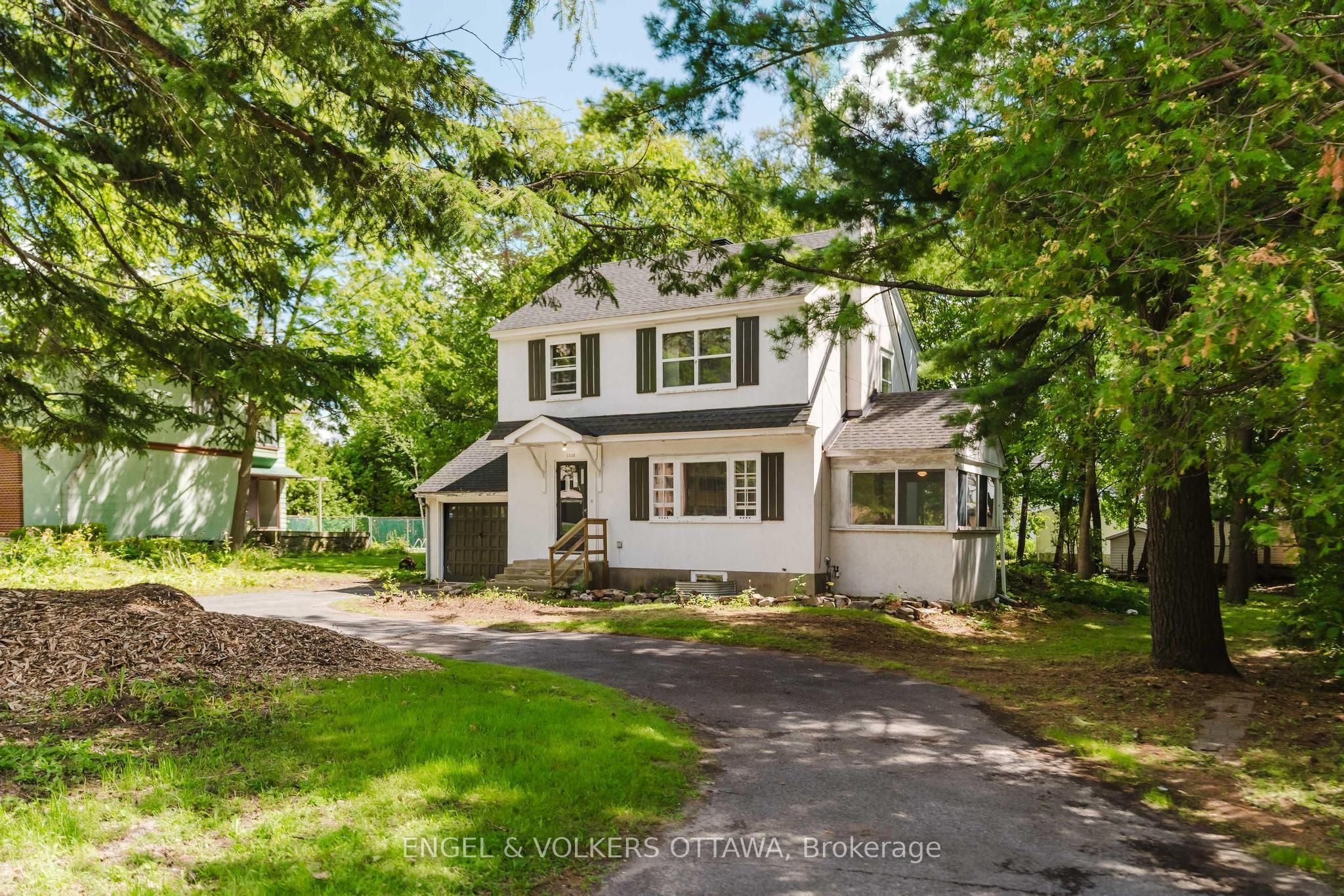 2028 Carling Avenue, Ottawa 3