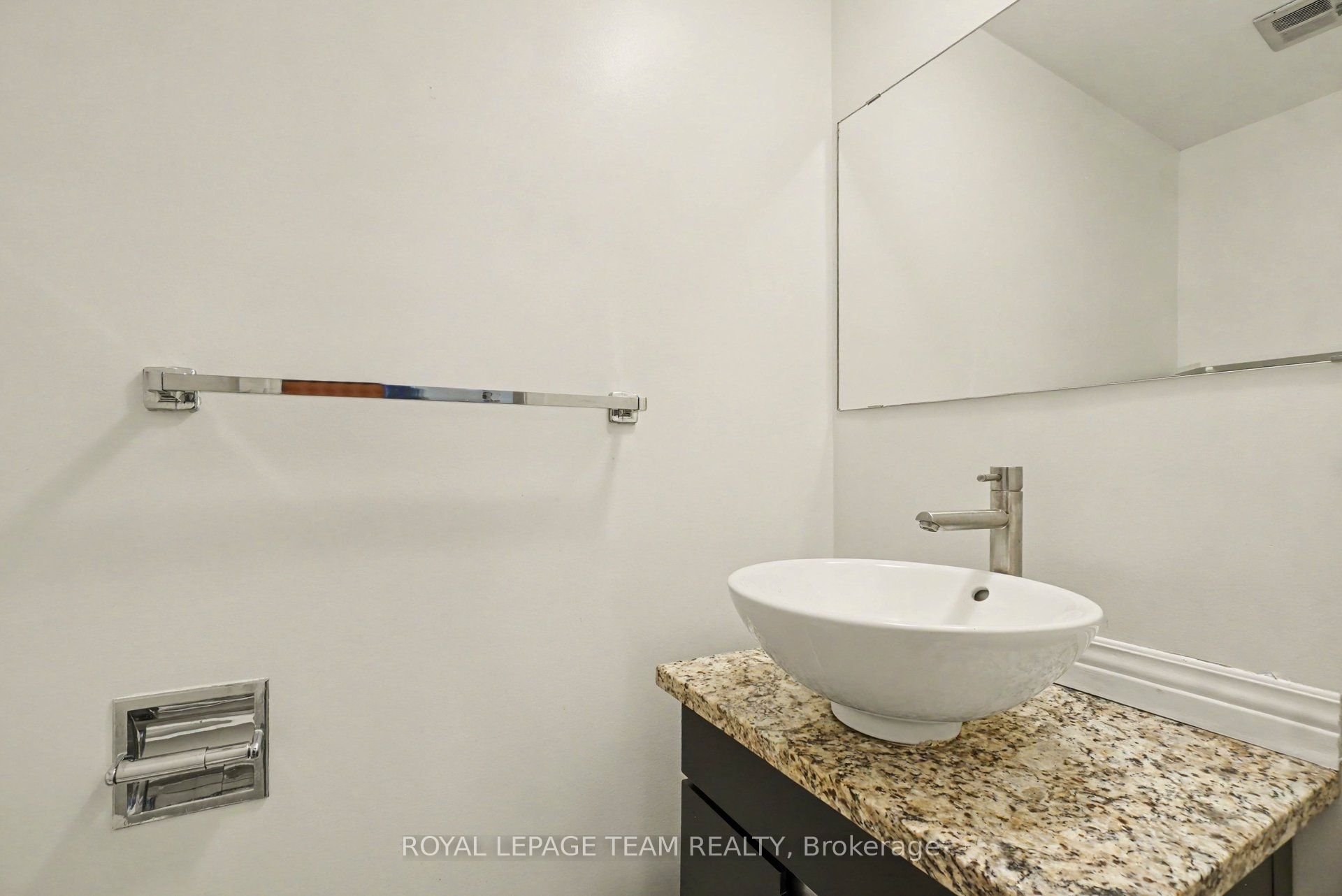 Unit 14 - 290 CATHCART Street, Ottawa 2