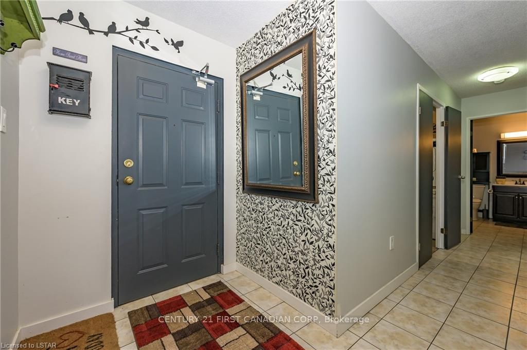 Unit 402 - 135 Baseline Road W, London 4