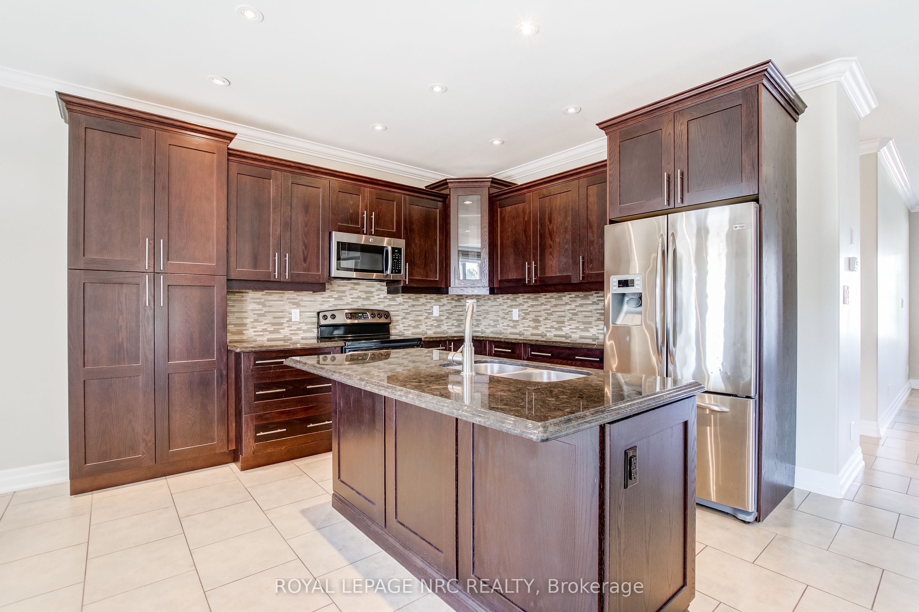 5784 Ironwood Street, Niagara Falls 4