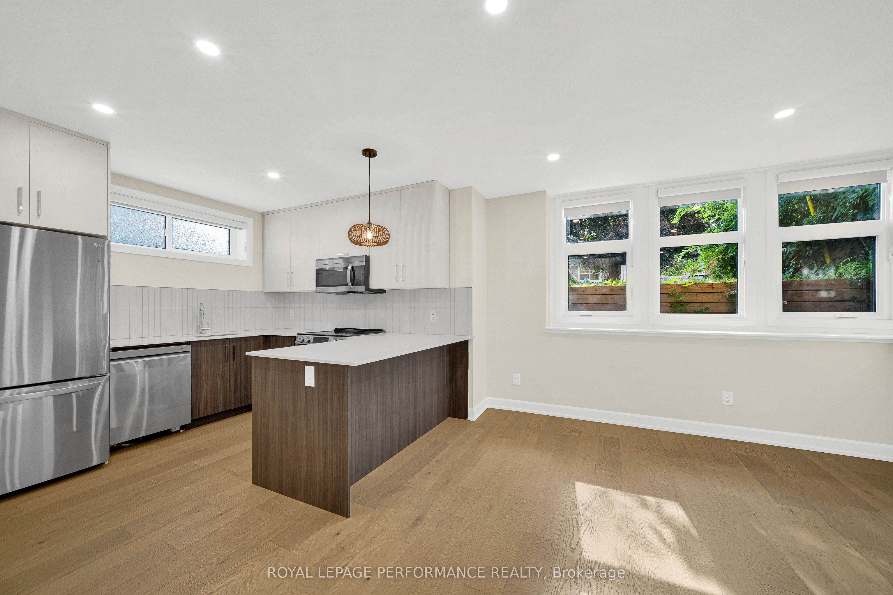 Unit C - 413 TWEEDSMUIR Avenue, Ottawa 3