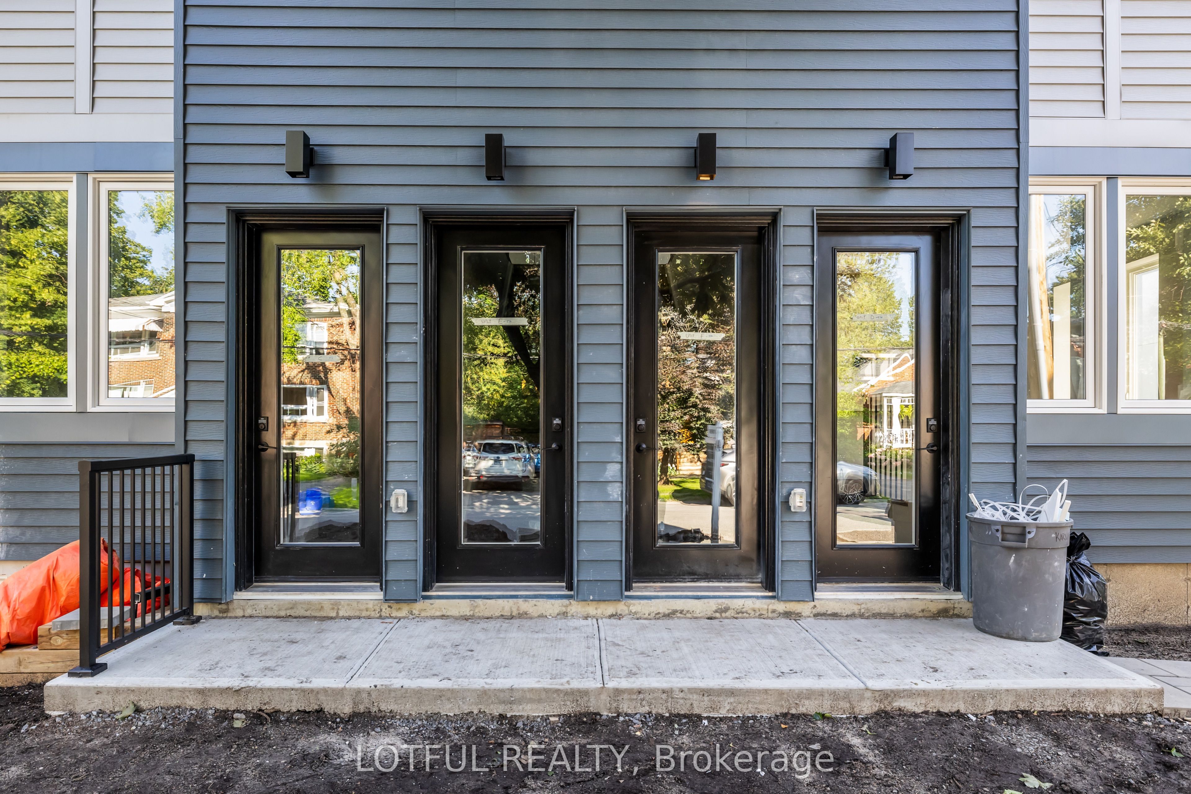 Unit B - 516 Tweedsmuir Avenue, Ottawa 3