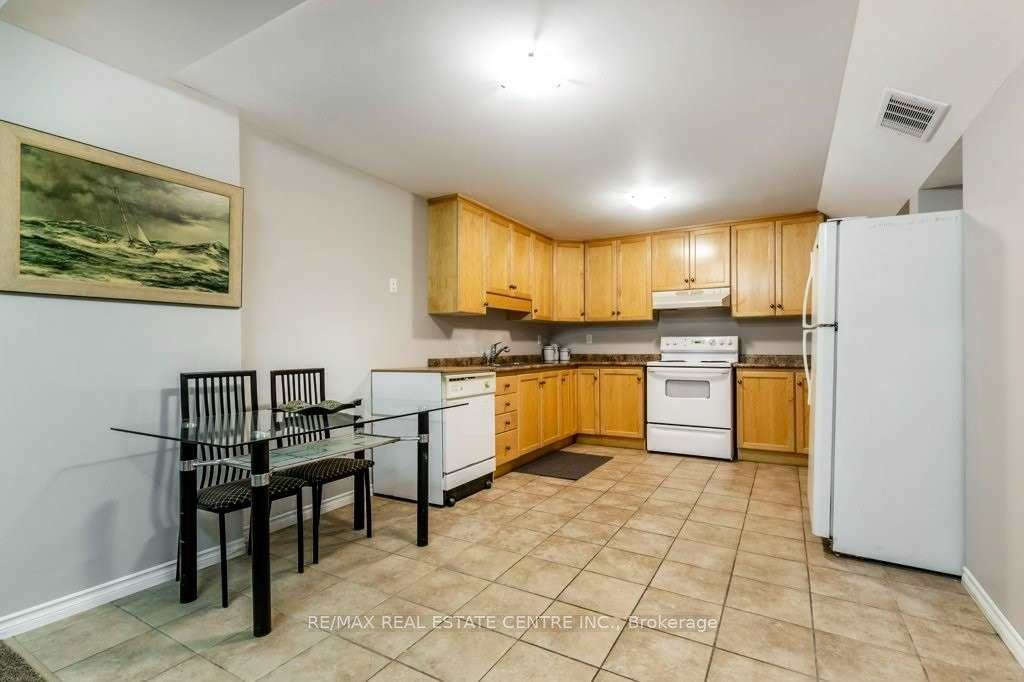 Unit Basemen - 131 Mcnichol Drive, Cambridge 2