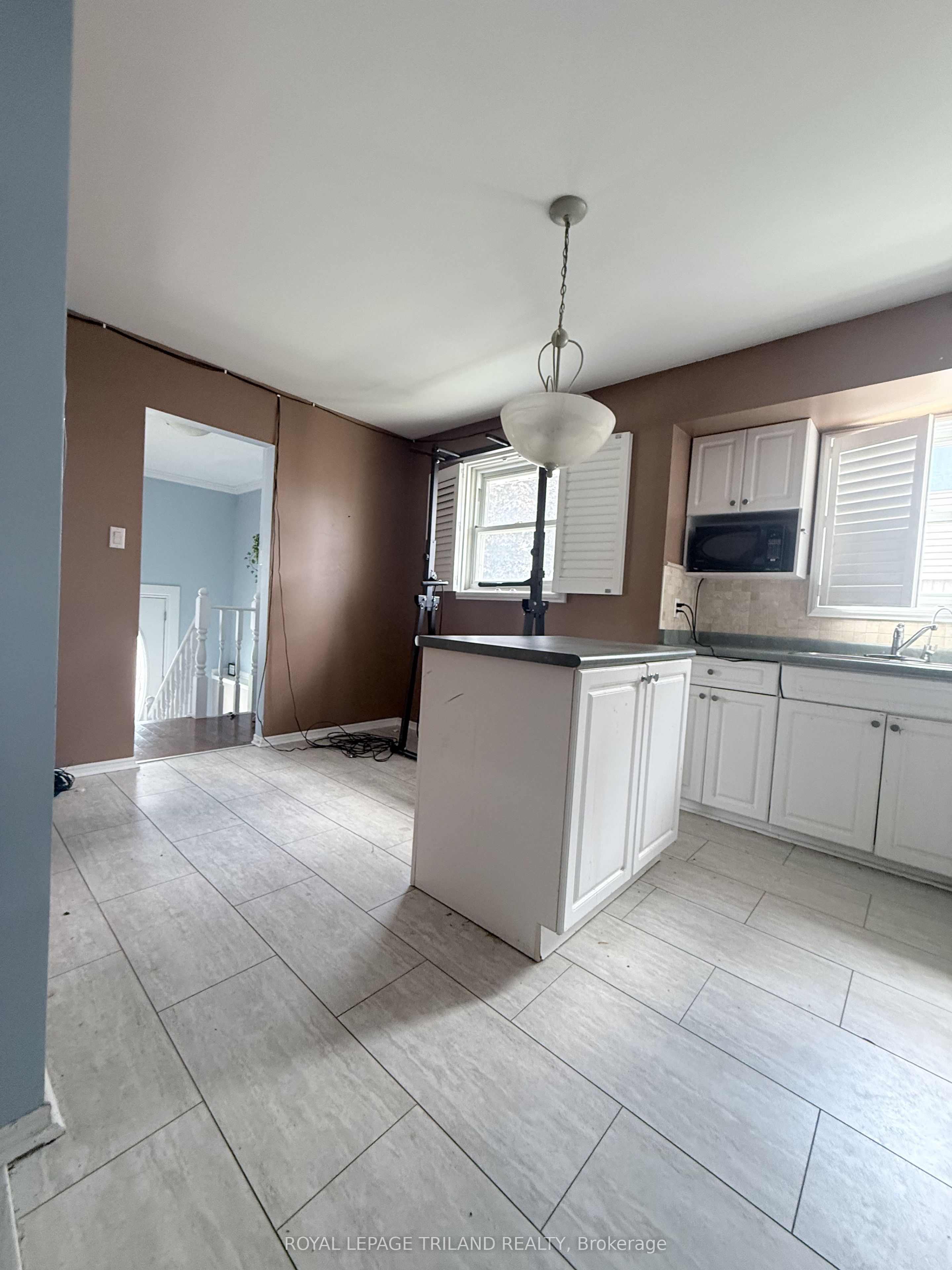 85 Bonaventure Drive, London 4