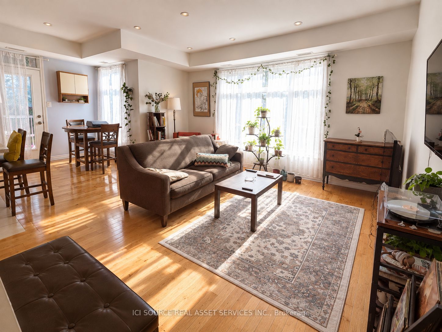 298C Everest Private, Ottawa 3