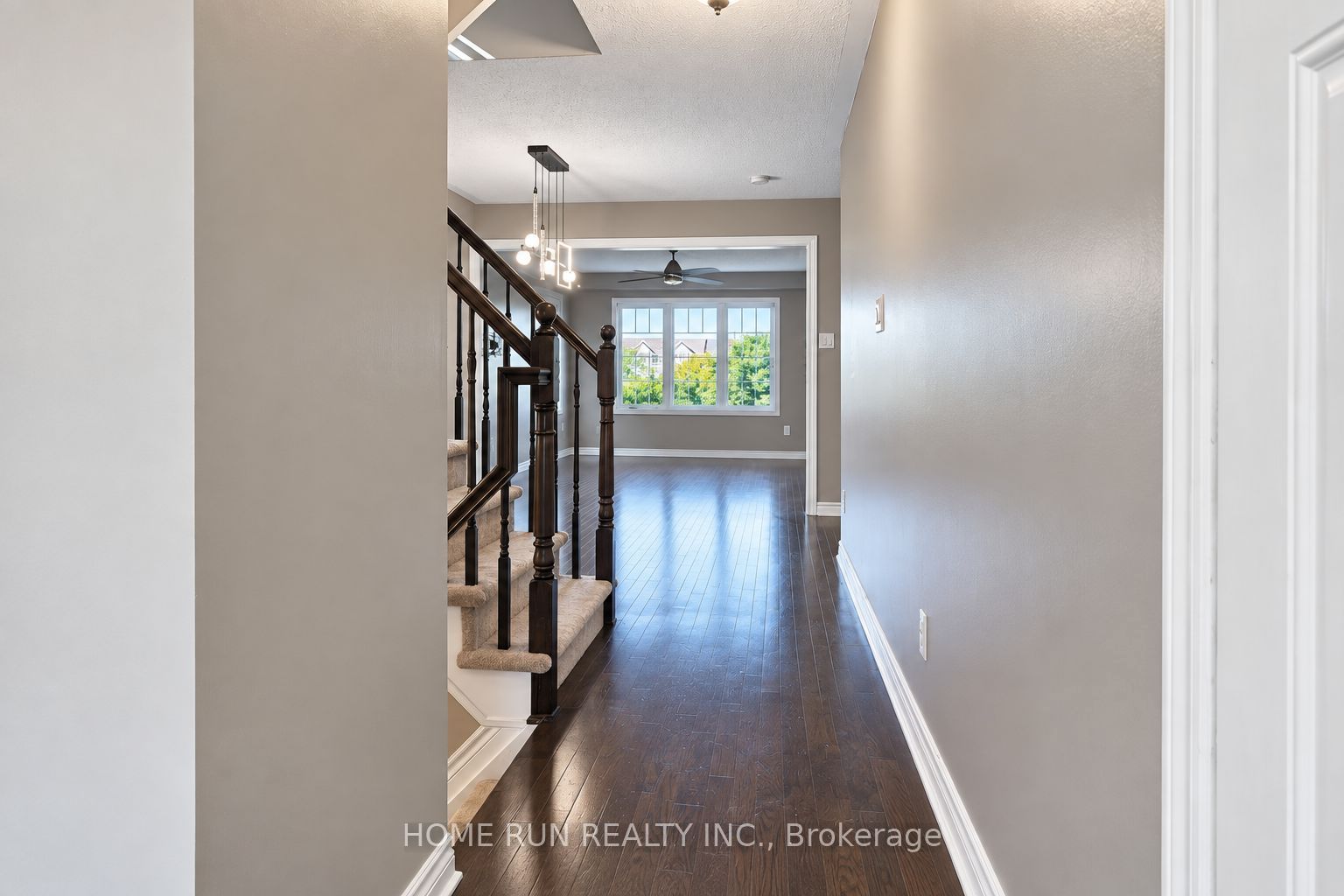 580 Meadowcreek Circle, Kanata 2