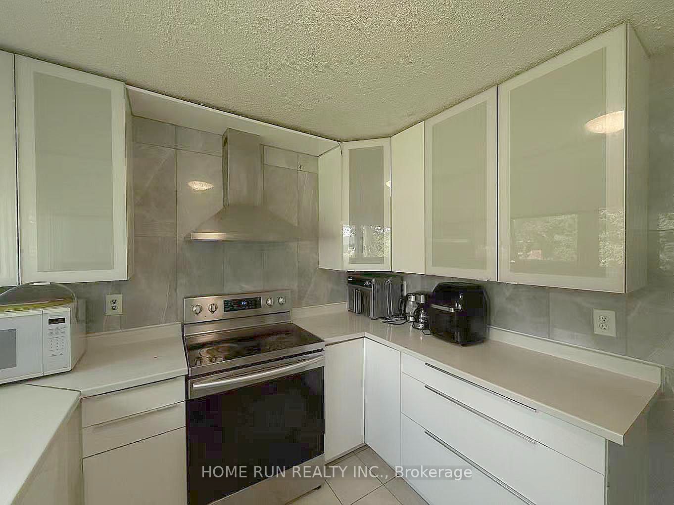 68 Meadowlands Drive W, Nepean 5