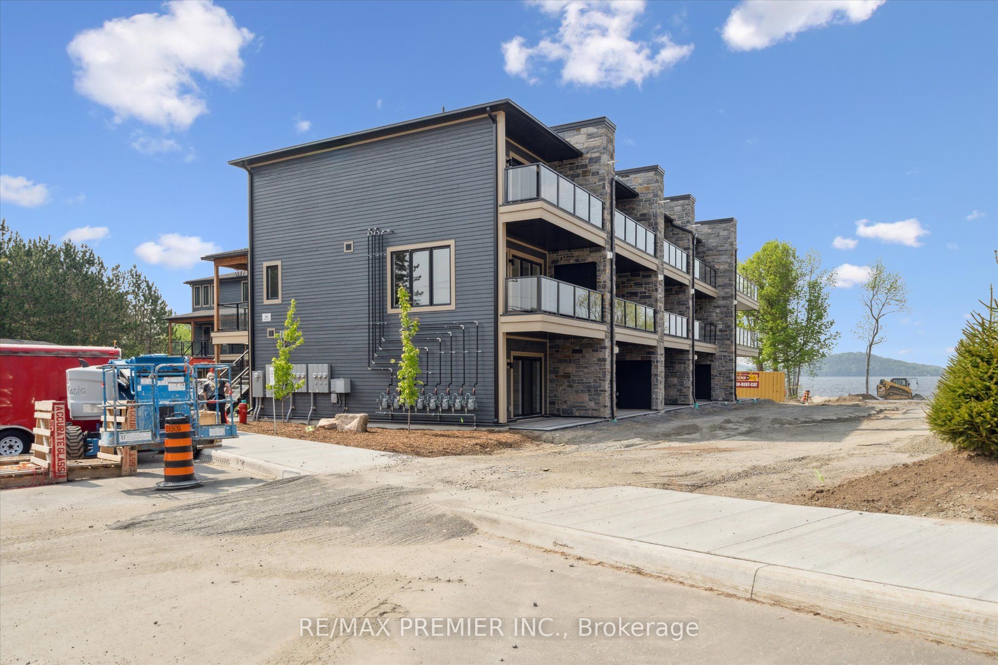 Unit 3-105 - 253 Crescent Bay Lane, Huntsville 2