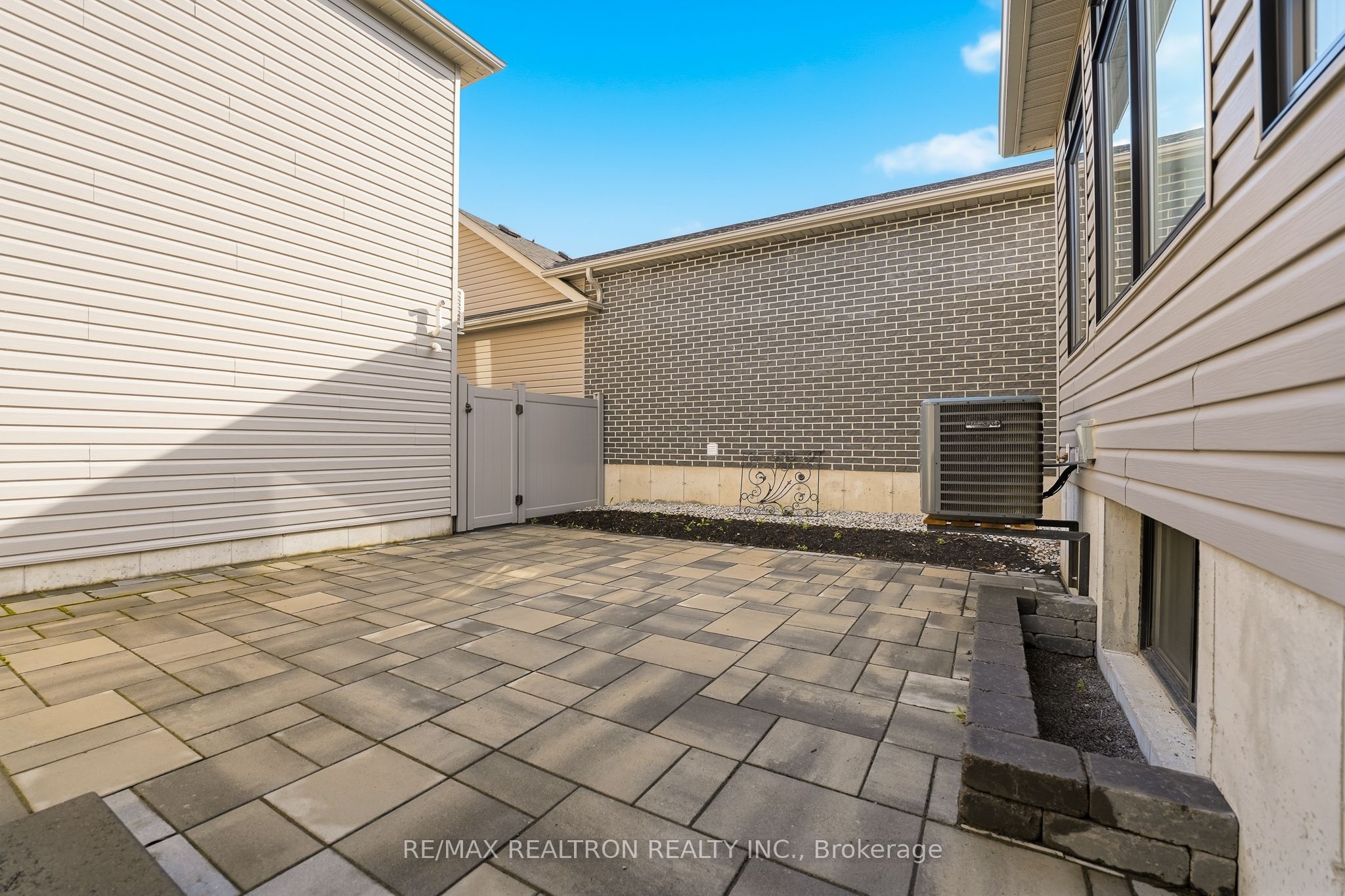 Unit B - 70 Riverstone Way, Belleville 1