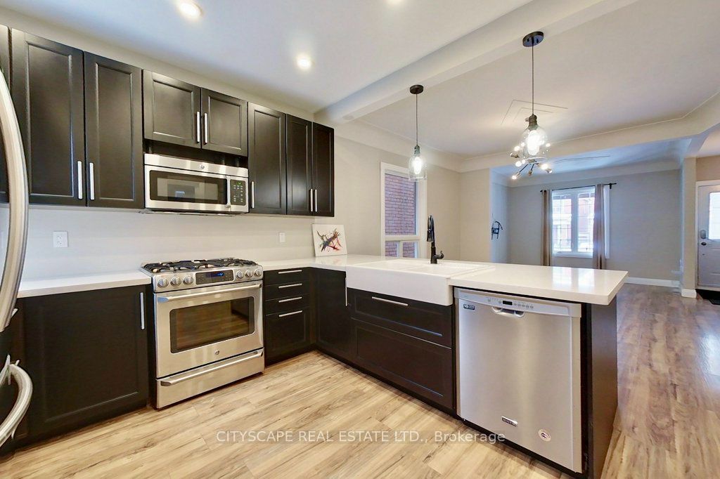 39 Holton Avenue N, Hamilton 4
