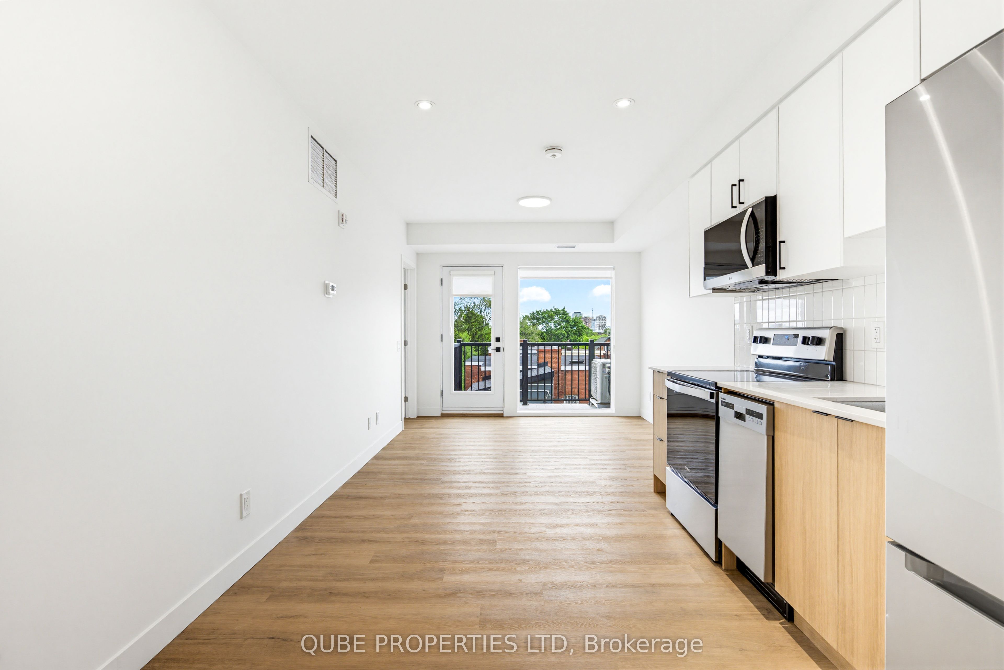 Unit Unit 304 - 15 Larch Street, Ottawa 5