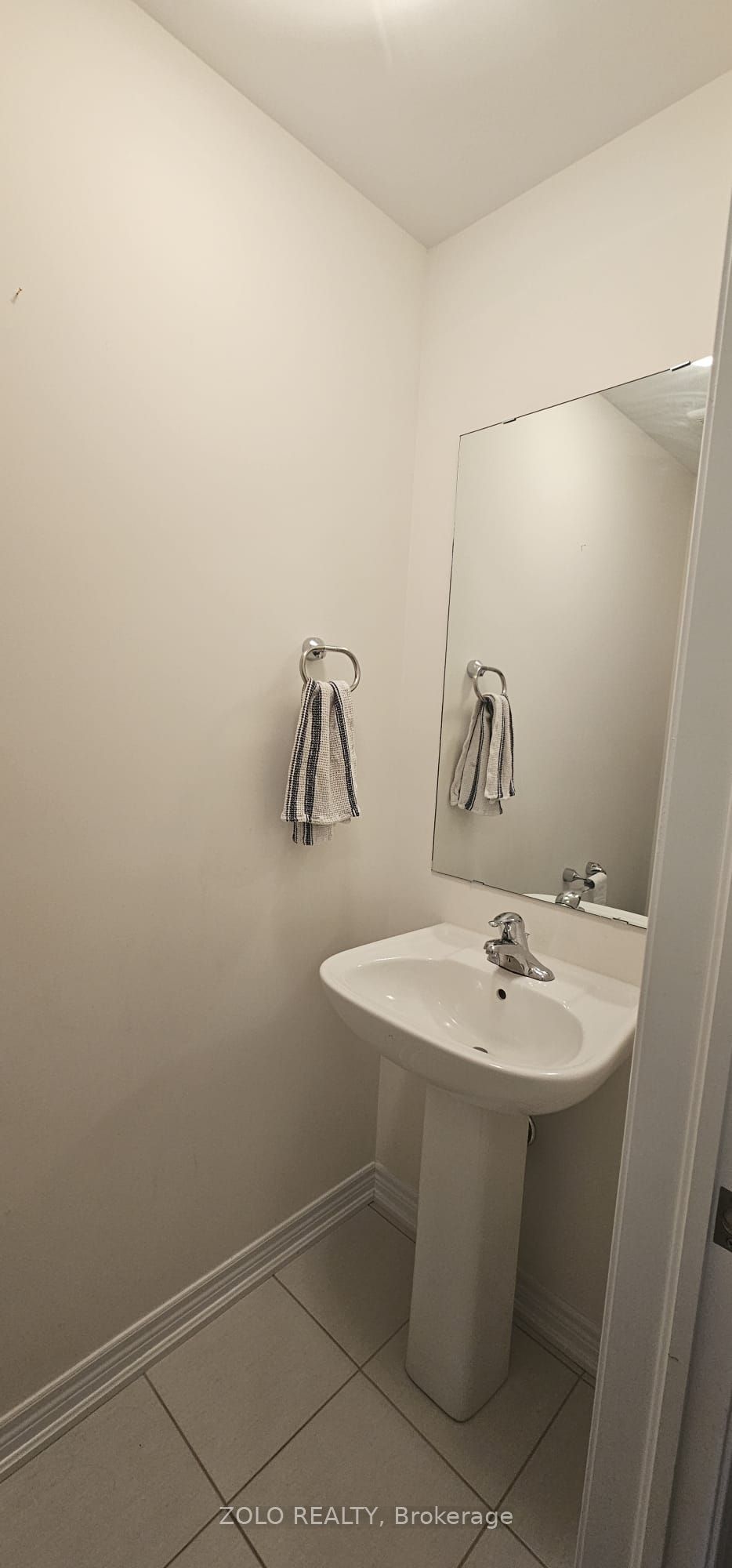 Unit 77 - 77 Diana Avenue, Brantford 3