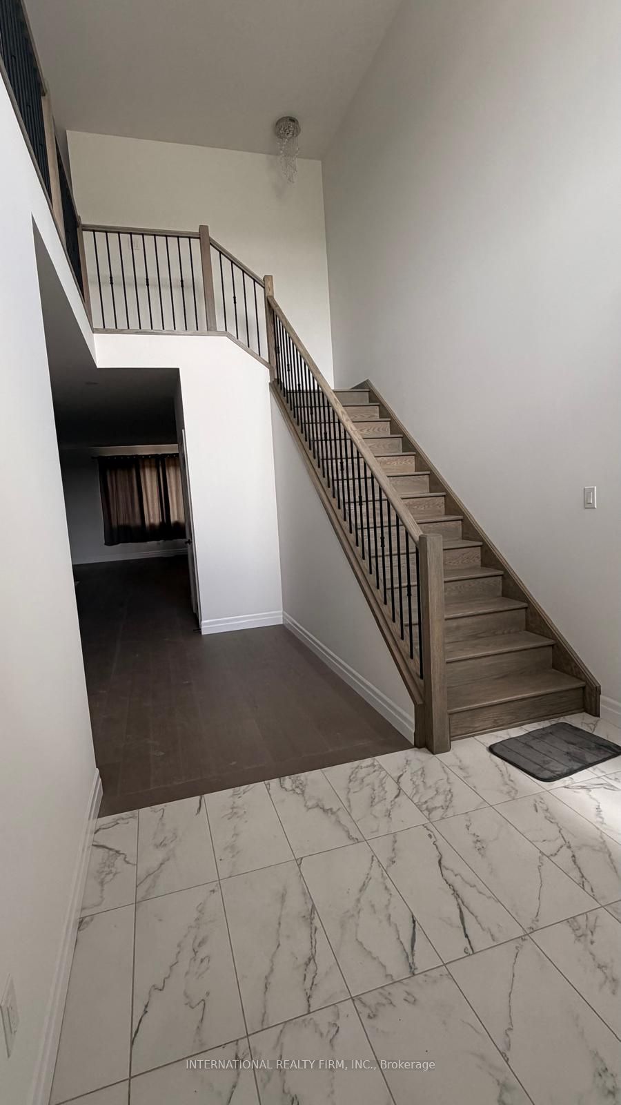Unit Main & Upper - 891 Darnley Boulevard, London 5