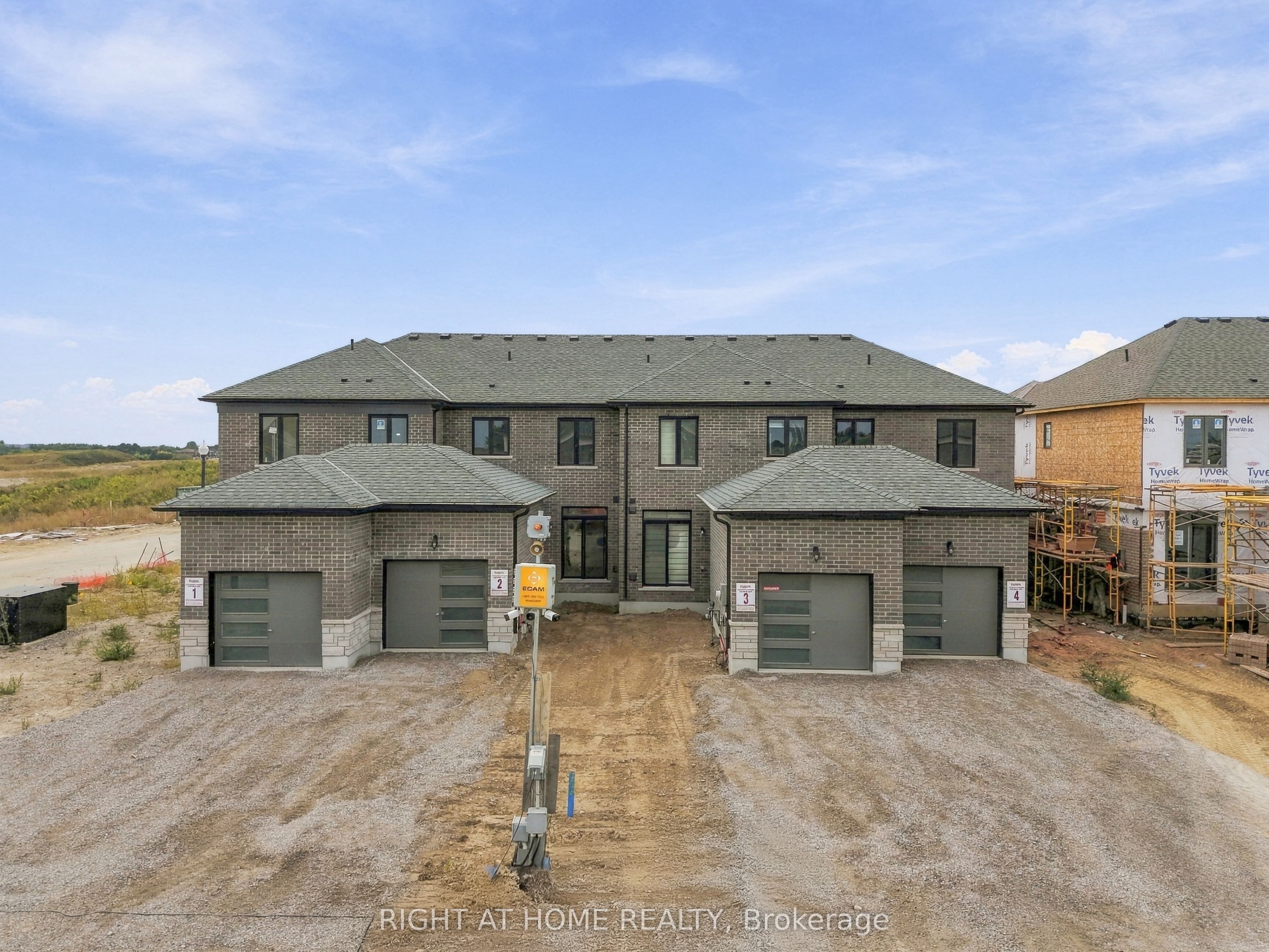 1128 Periwinkle Crescent, Woodstock 2