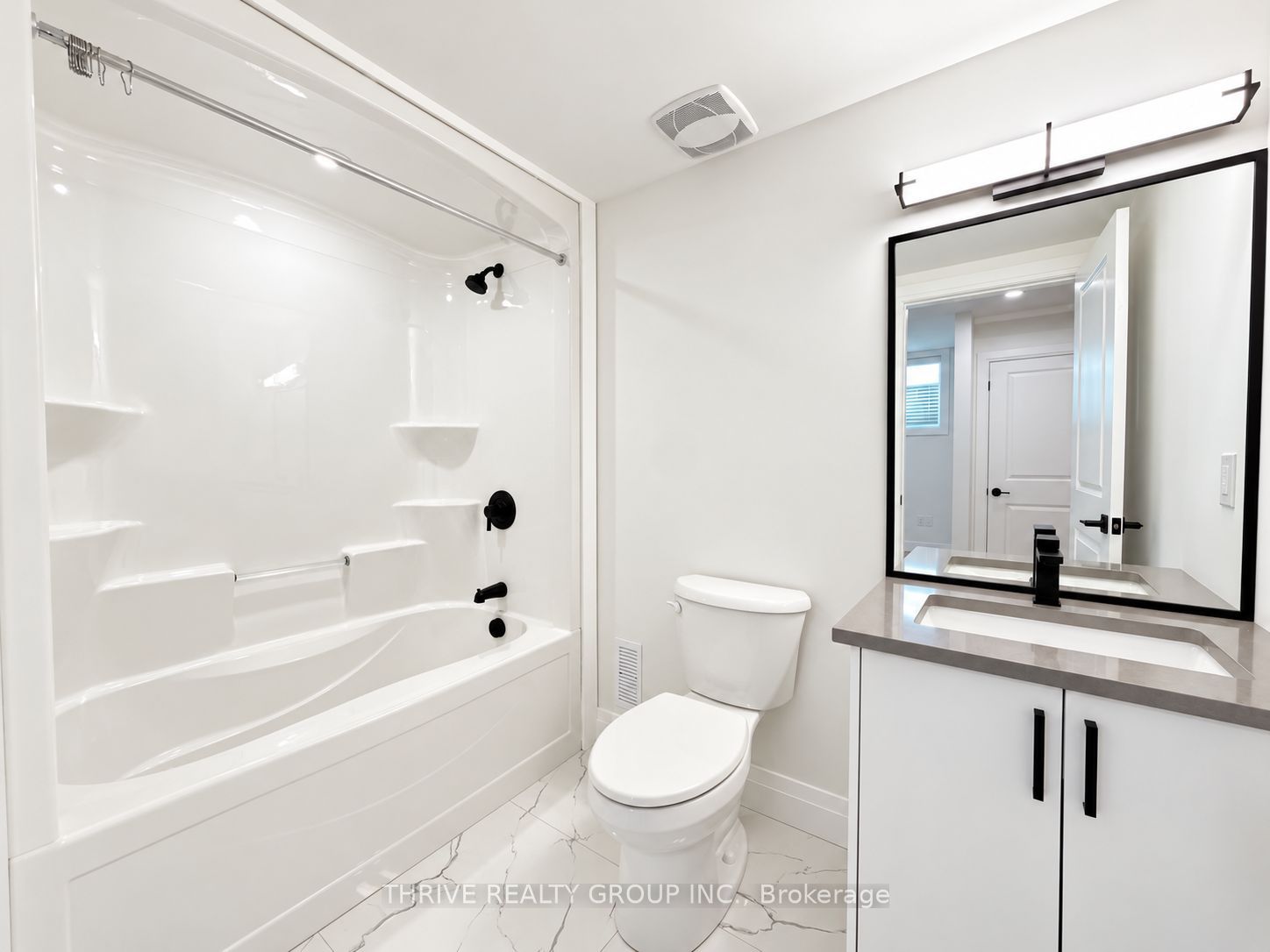 Unit Lower - 1218 Honeywood Drive, London 4