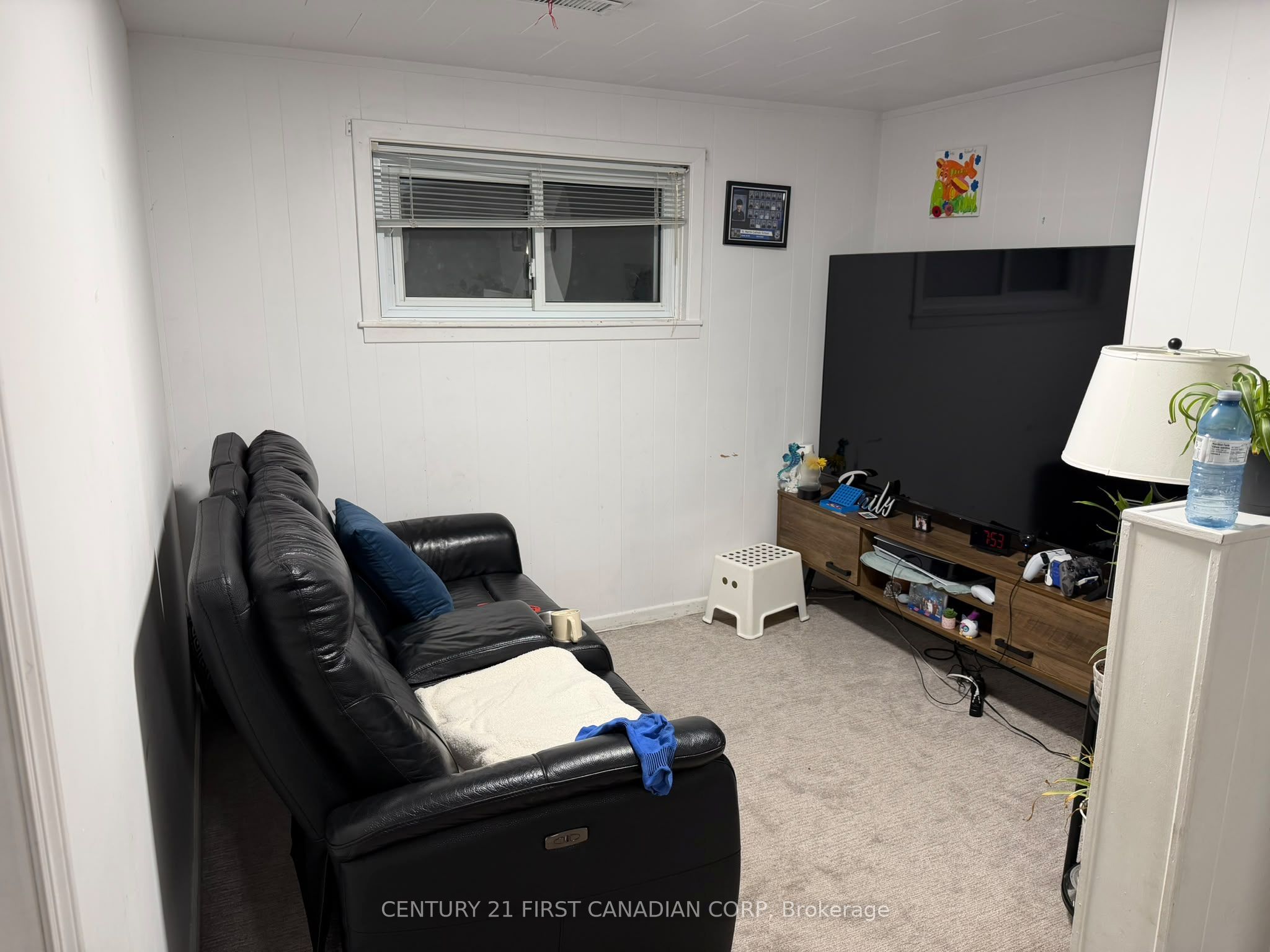 Unit Basement - 231 Baseline Road W, London 4