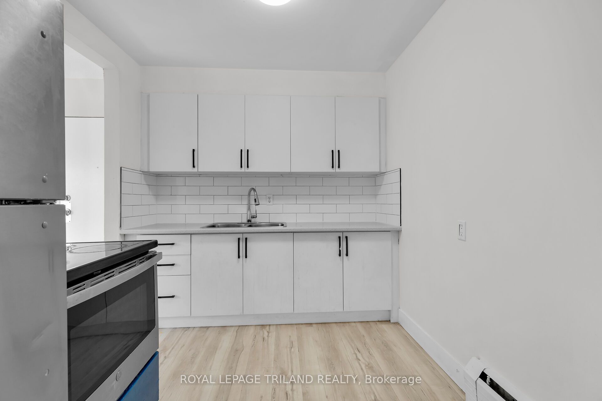 Unit 4 - 1566 Allen Place, London 4