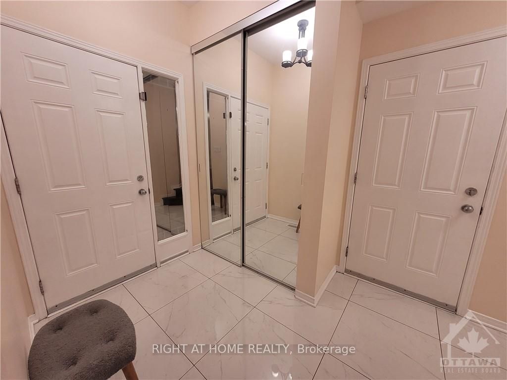 239 HIGHPOINTE Crescent, Nepean 2