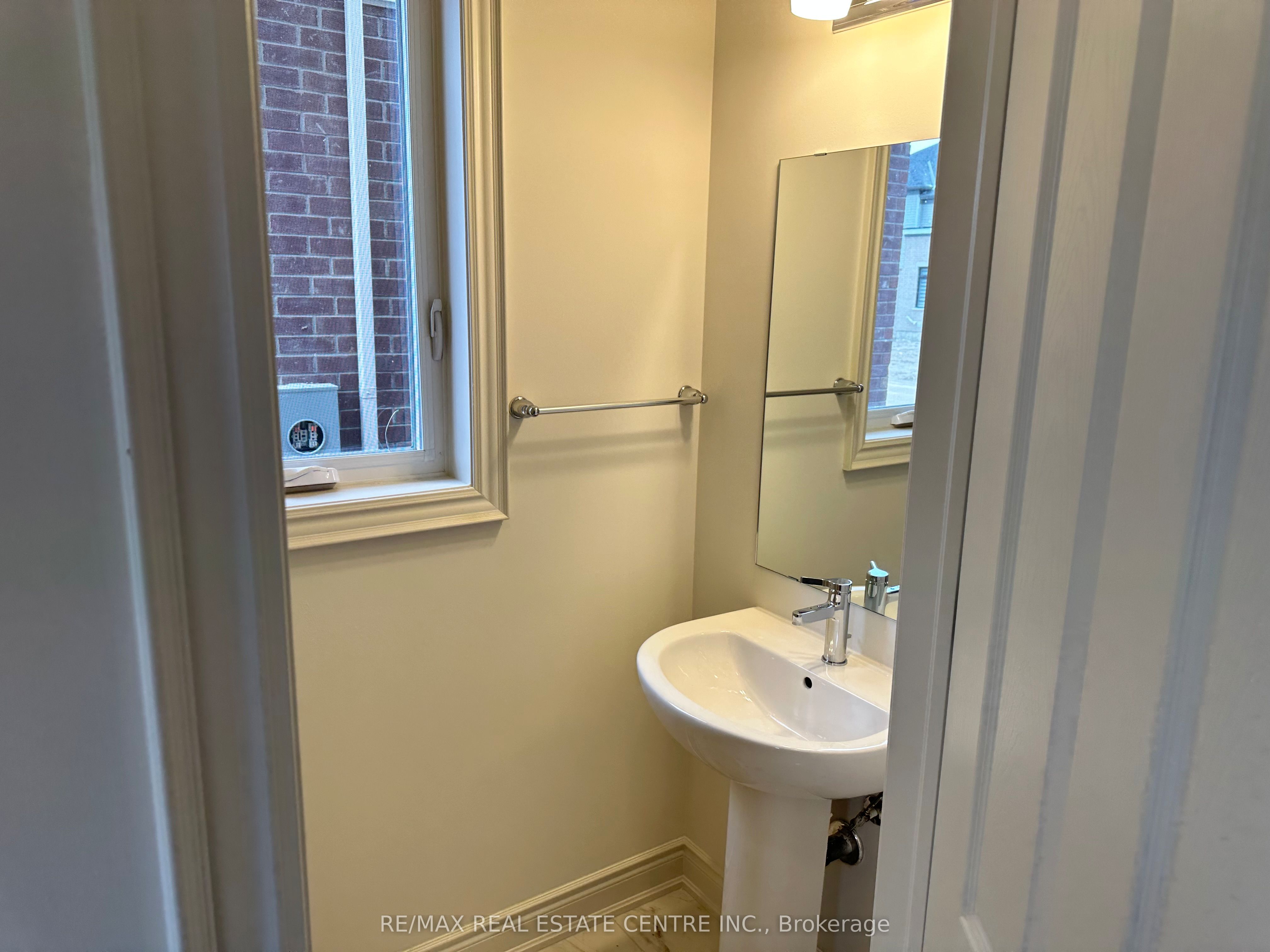 214 Elliot Avenue W, Centre Wellington 3