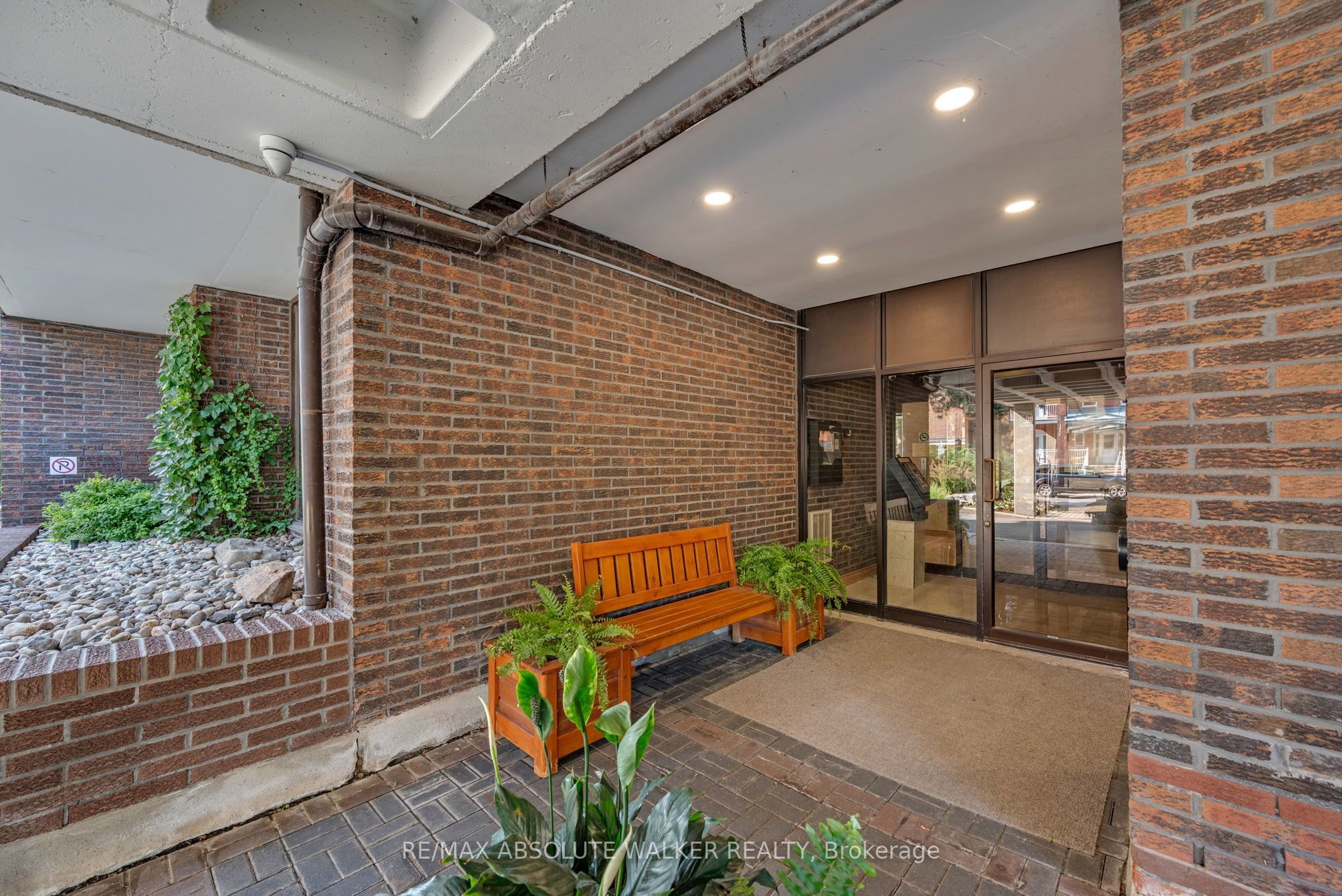 Unit 1003 - 71 Somerset Street W, Ottawa 4
