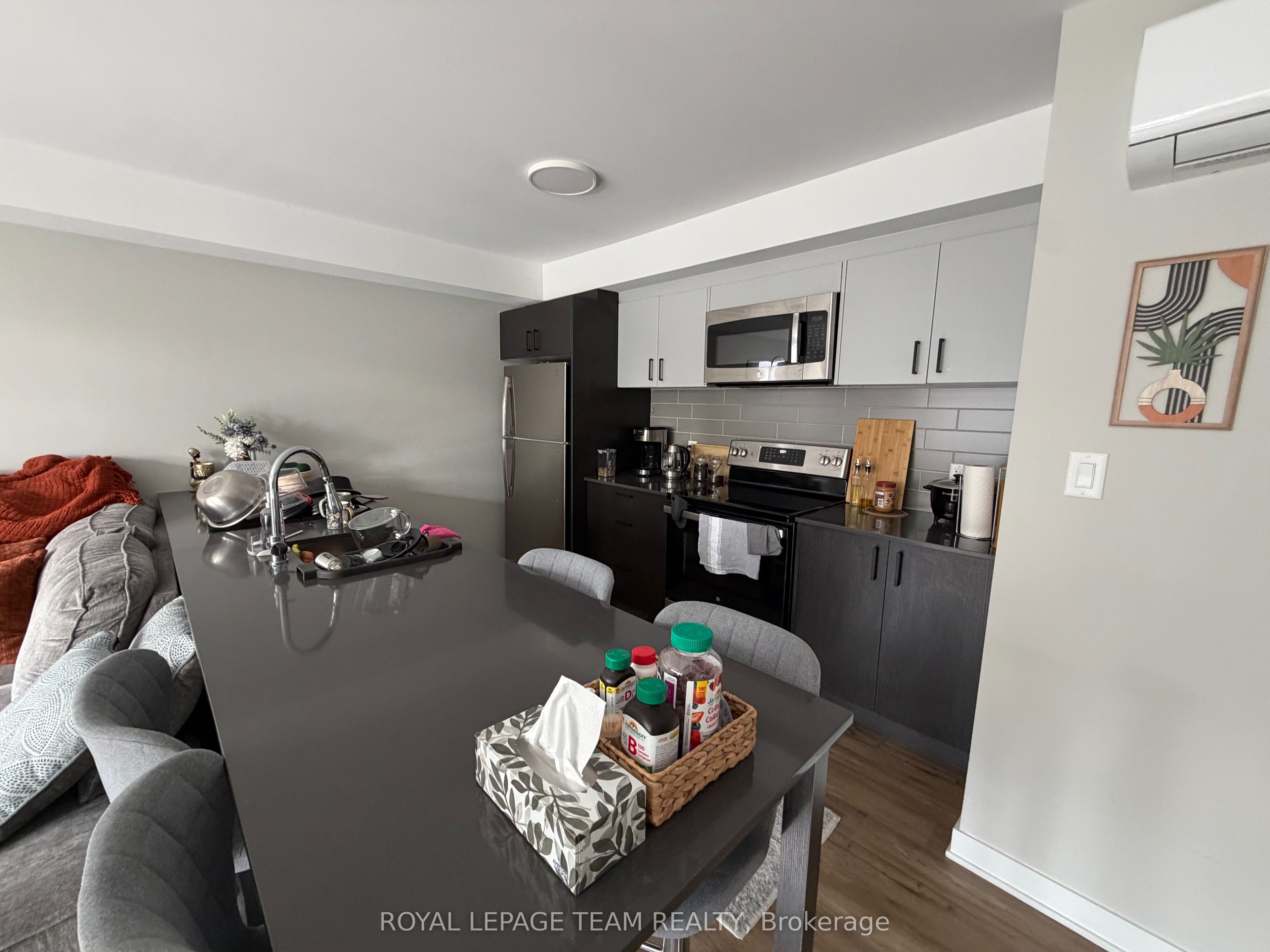 Unit 204 - 1305 Summerville Avenue, Ottawa 4