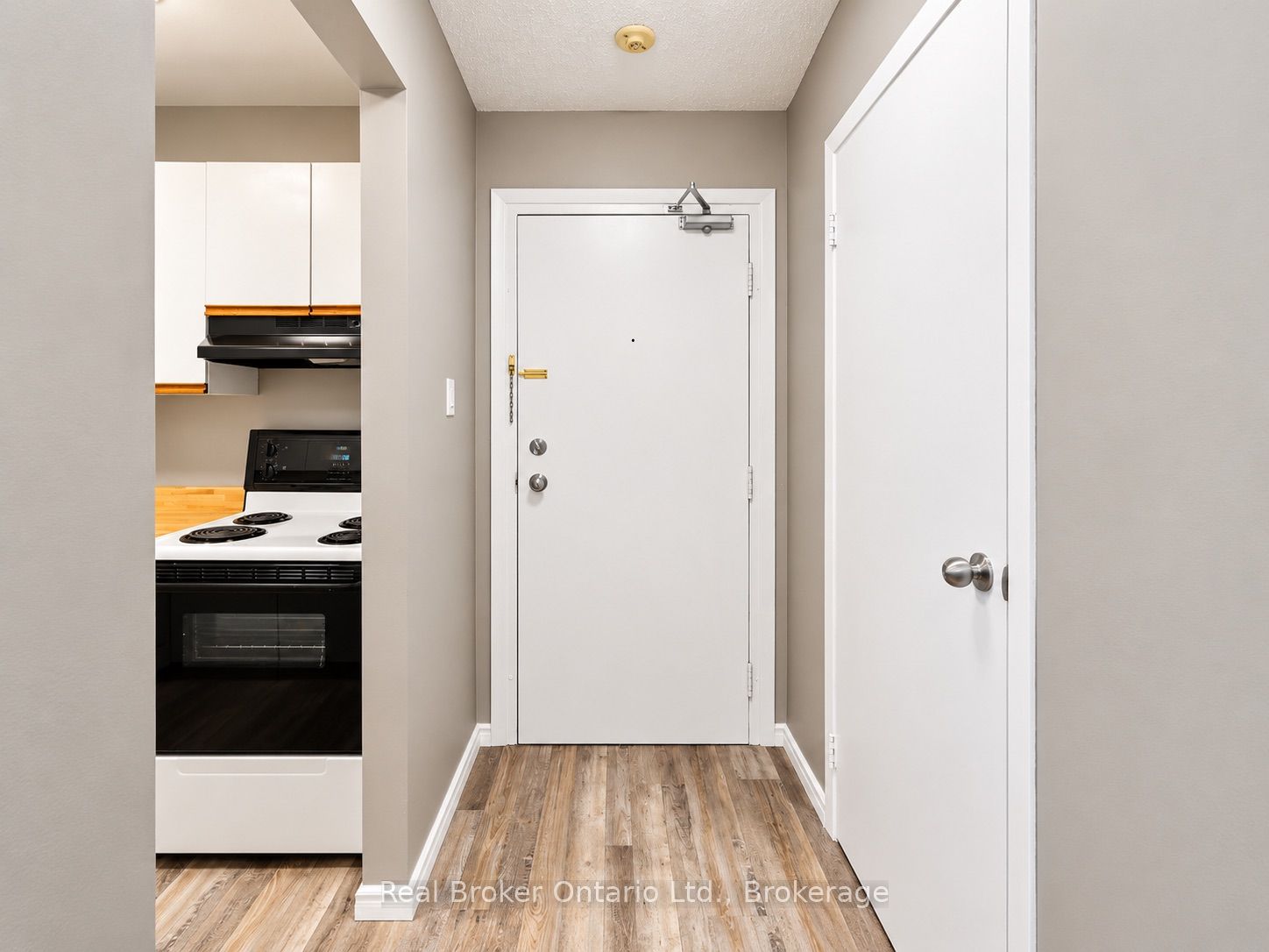 Unit 101 - 725 Deveron Crescent, London 2