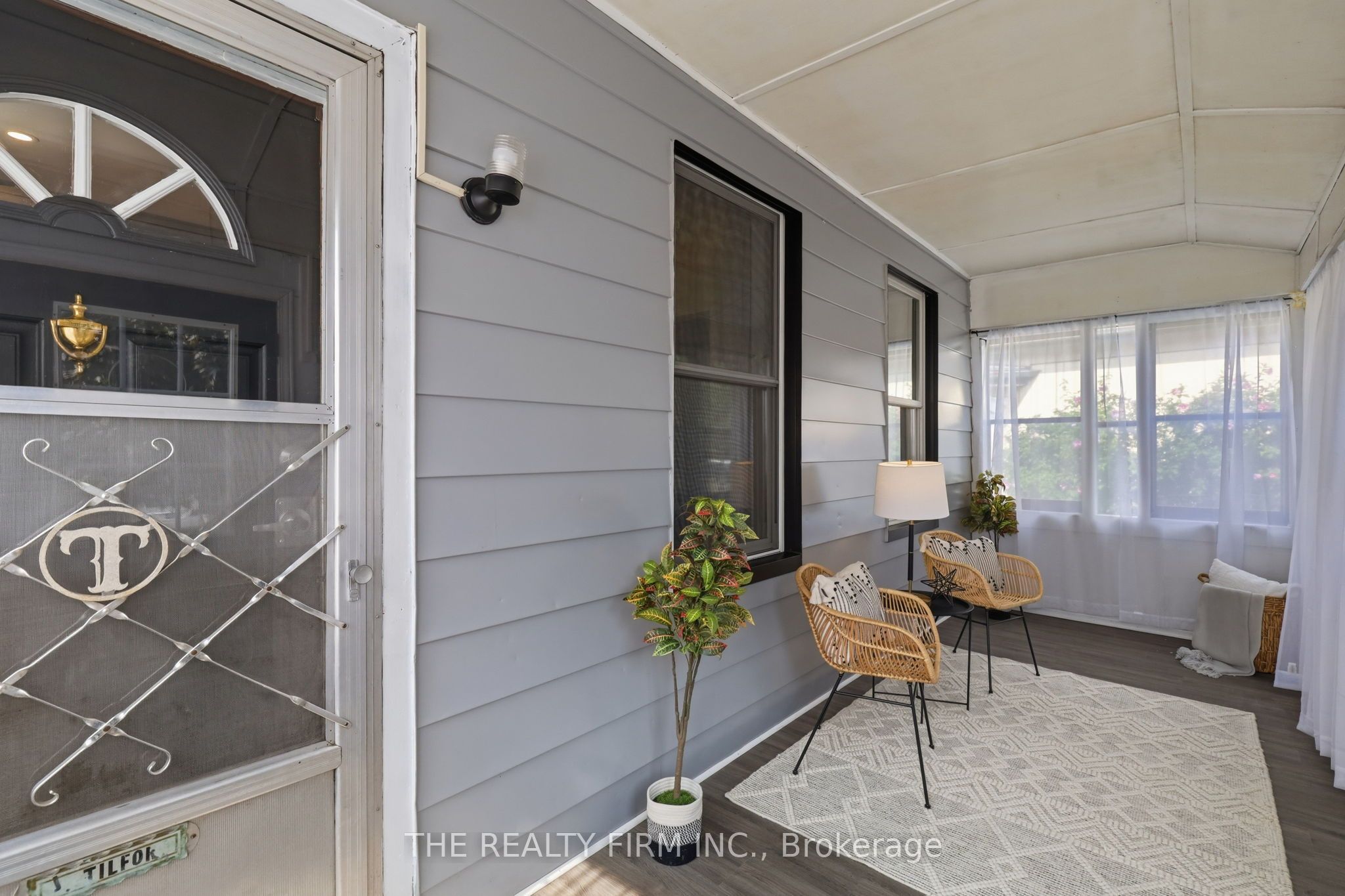 946 Lorne Avenue, London 5