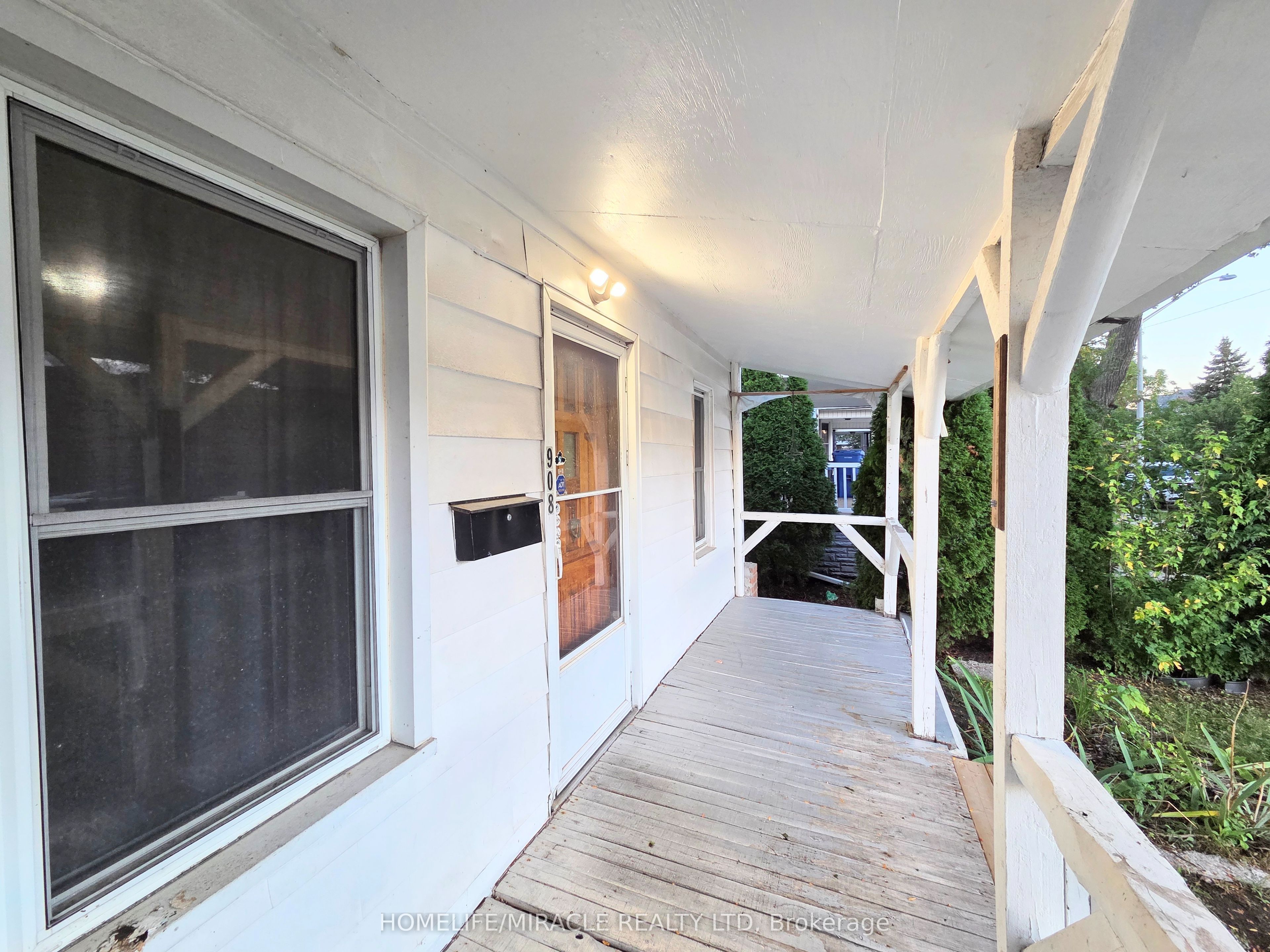 908 Windsor Avenue, Windsor 3