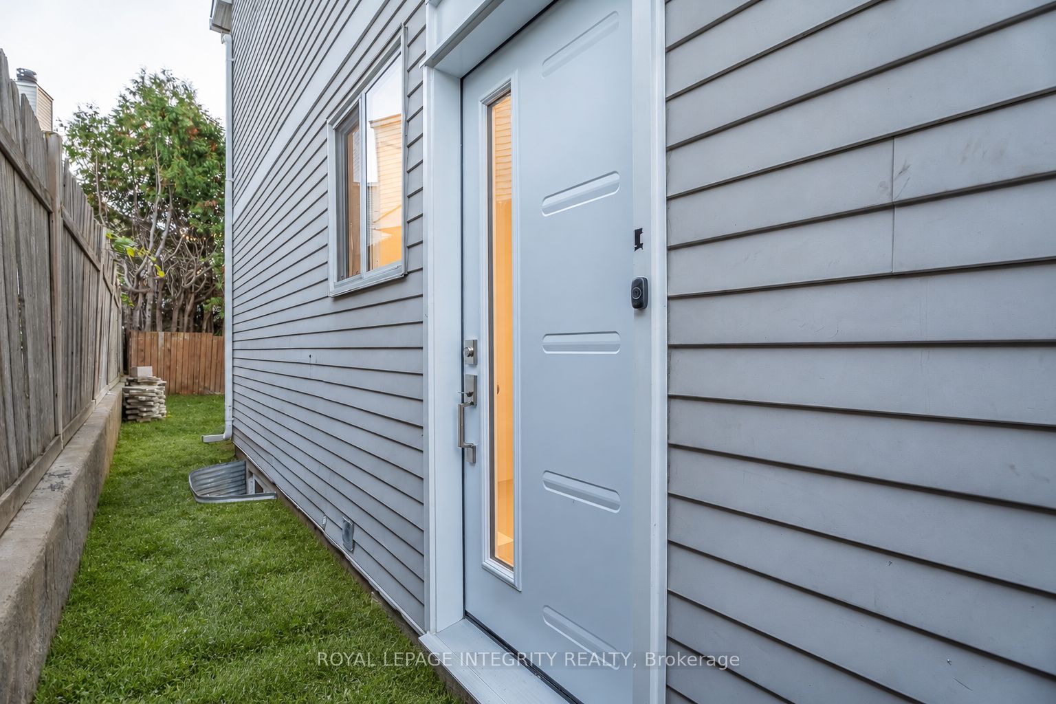 Unit A - 775 Kingfisher Crescent, Cumberland 3