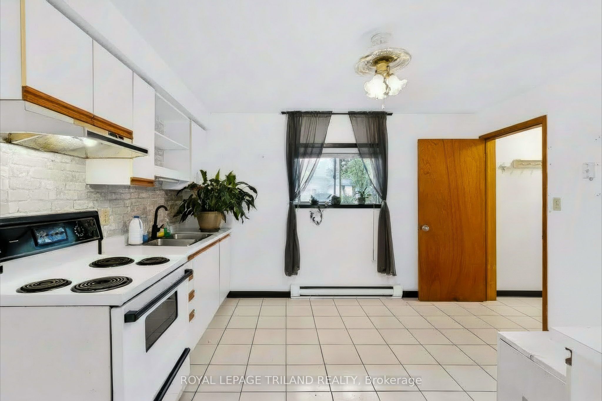 Unit 1 - 25 South Edgeware Road, St. Thomas 3